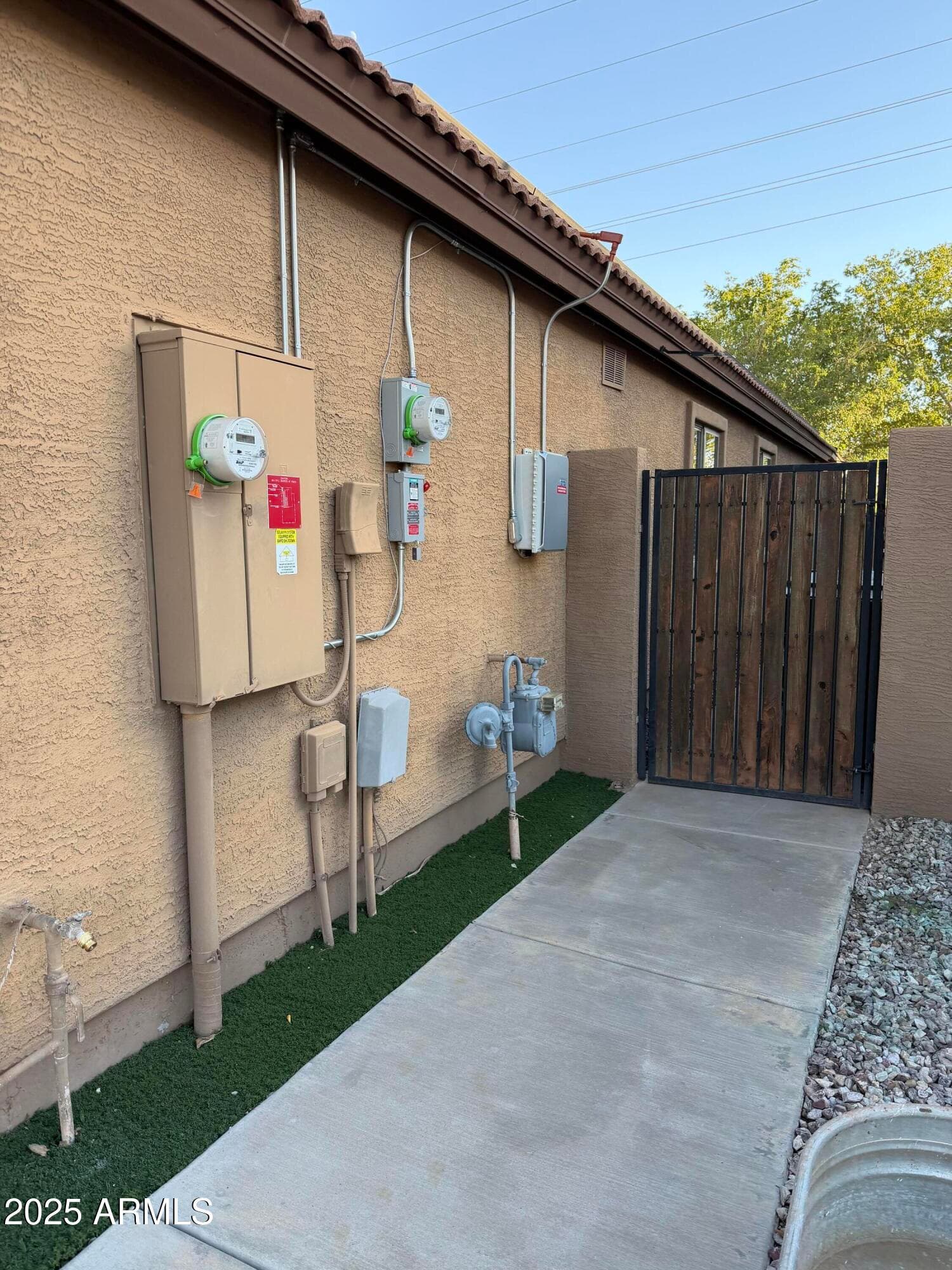 1945 E Aloe Pl — photo 57