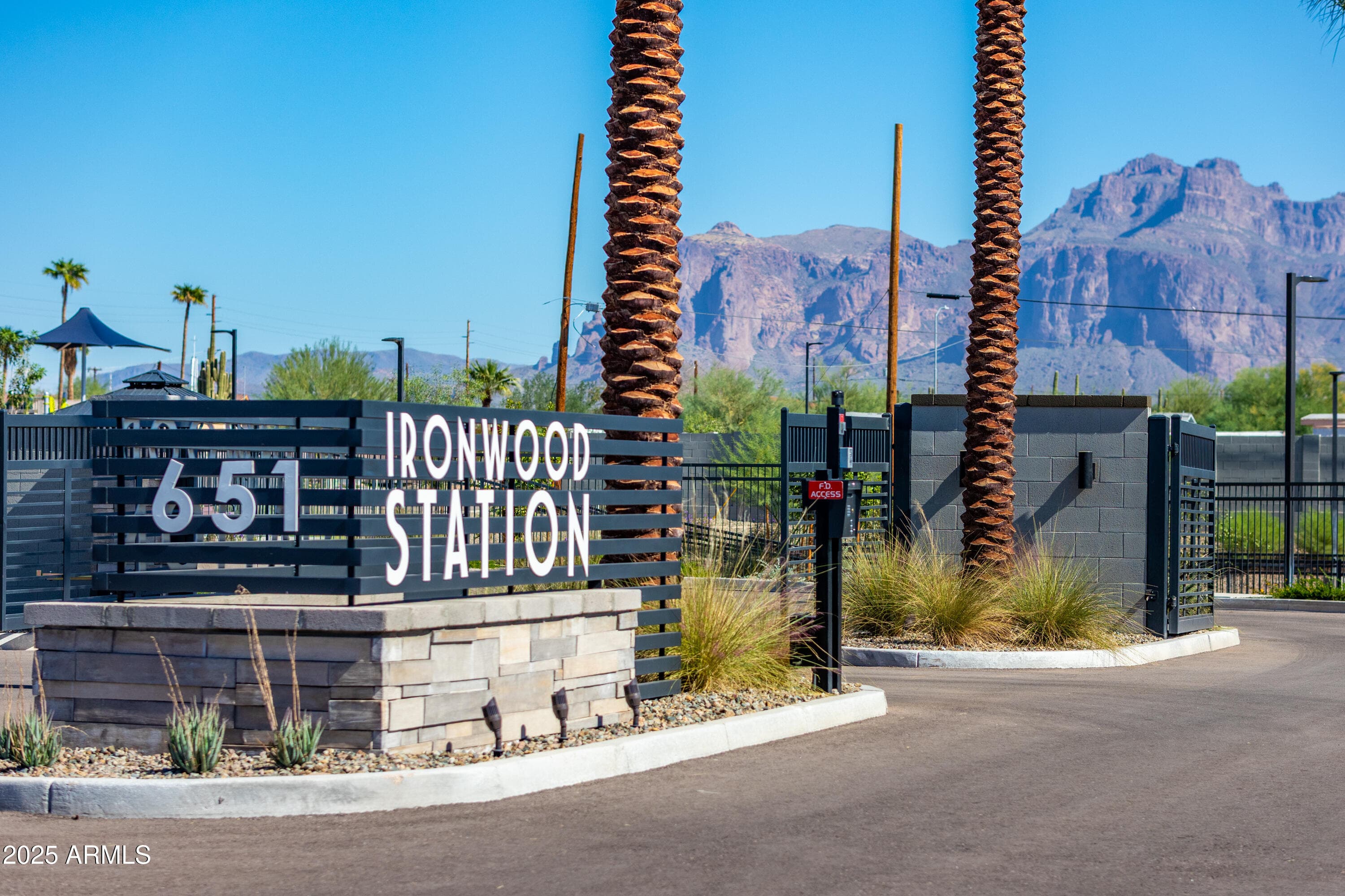651 N Ironwood Dr 8 — photo 1