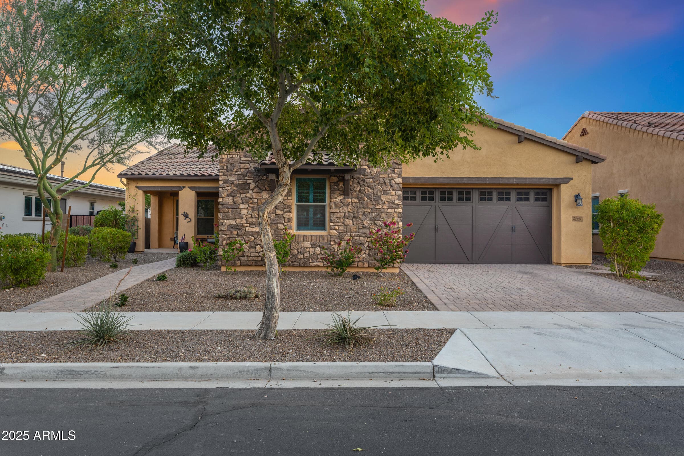 20947 W Mariposa St — photo 1