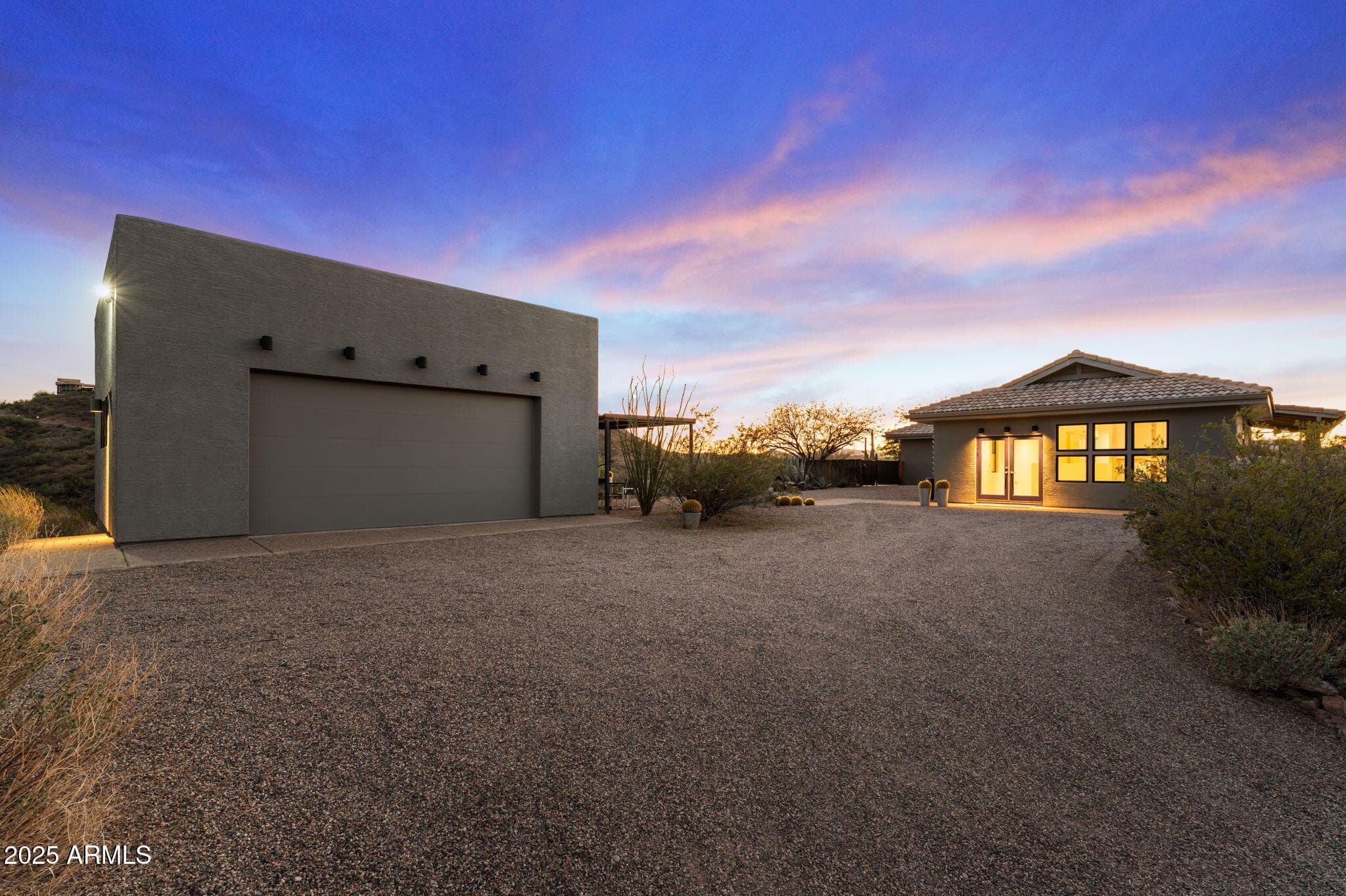 235 W VIA TORTUGA DR - Photo 1