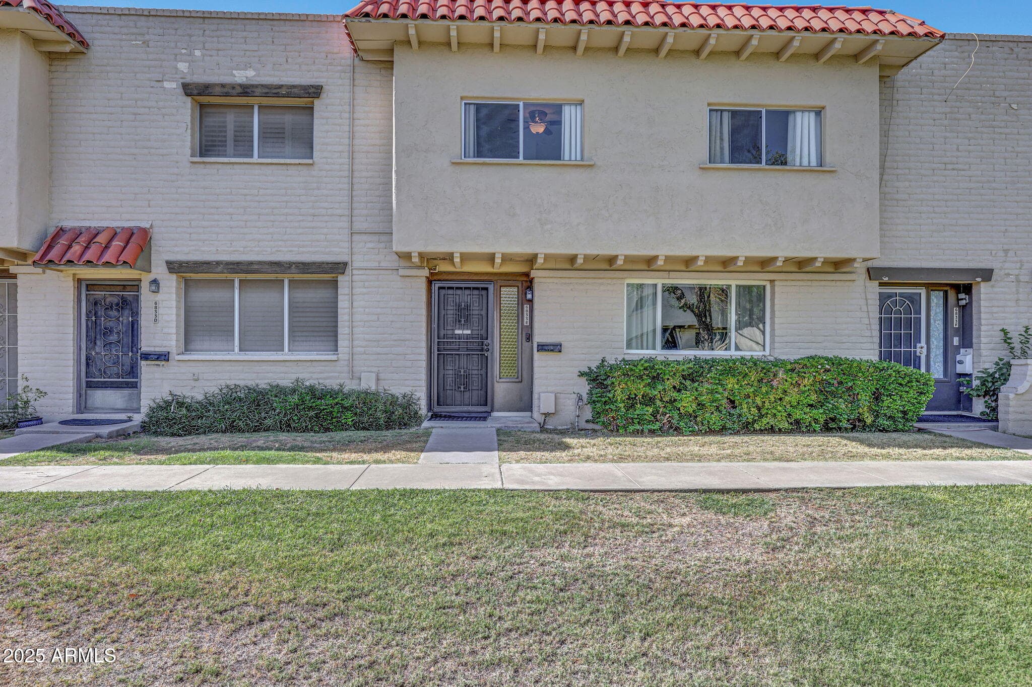 6833 E Osborn Rd E — photo 2