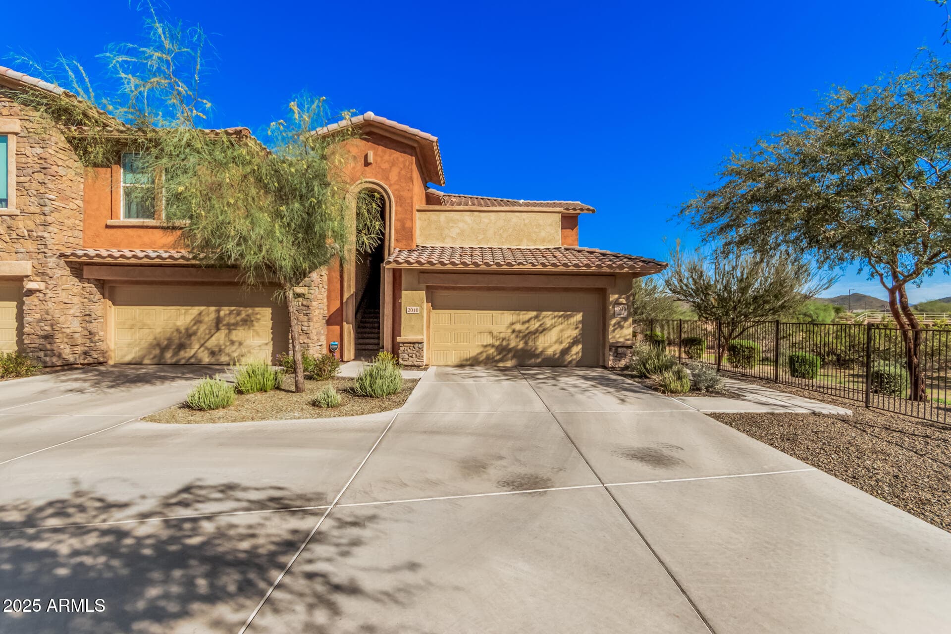 2425 W BRONCO BUTTE TRAIL - Photo 1