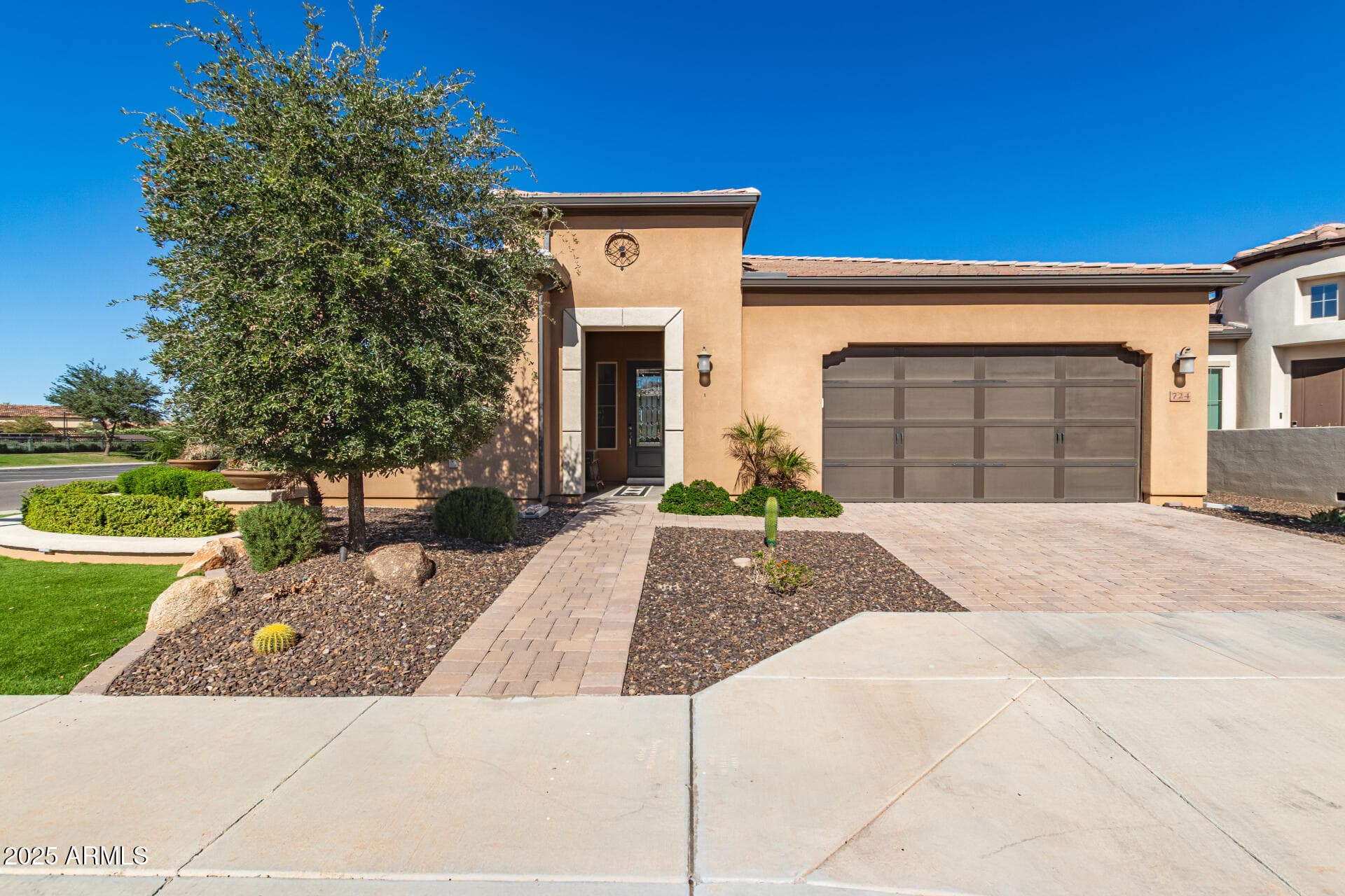 724 E Snowy Farm Dr — photo 2