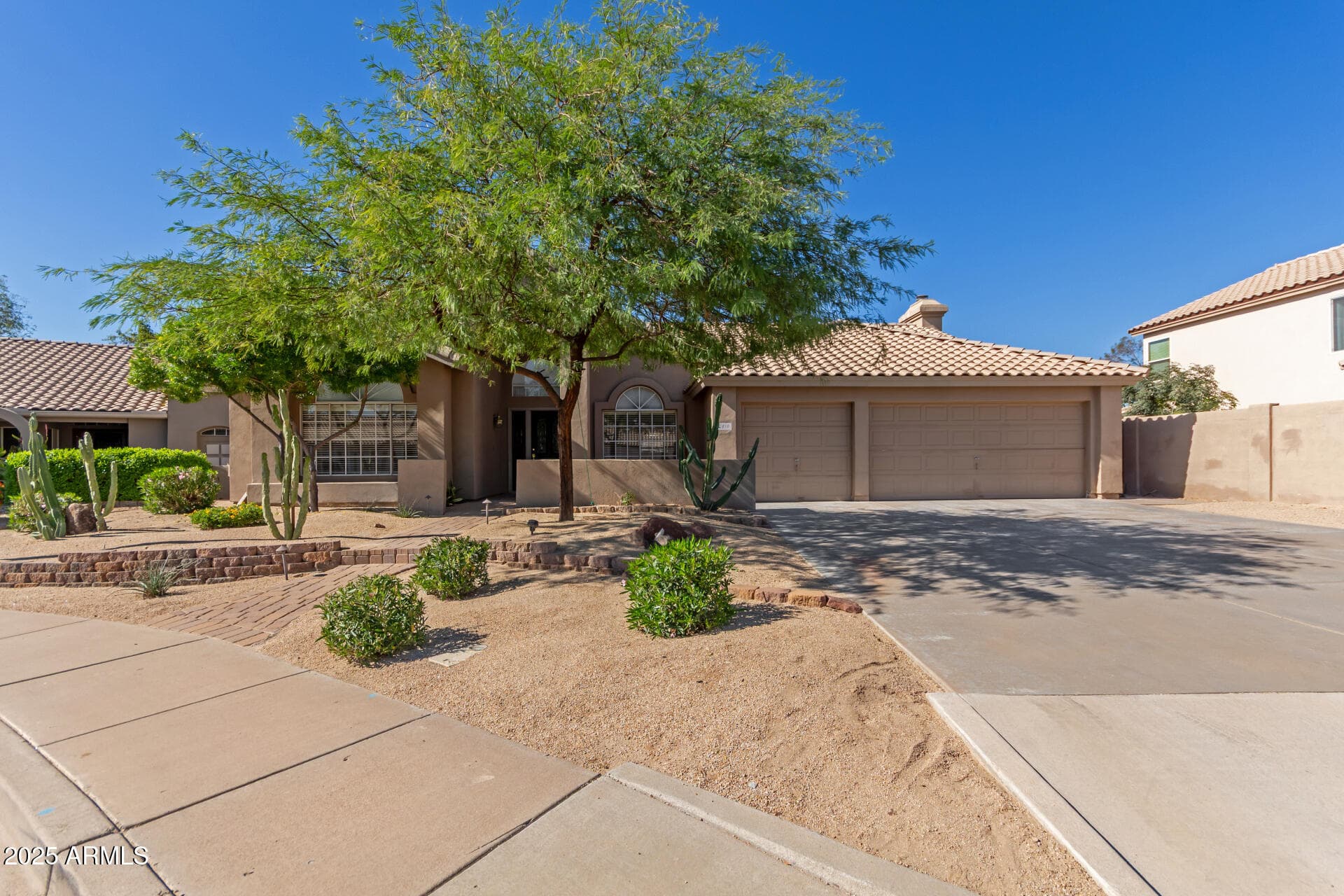 810 N Los Altos Dr — photo 1