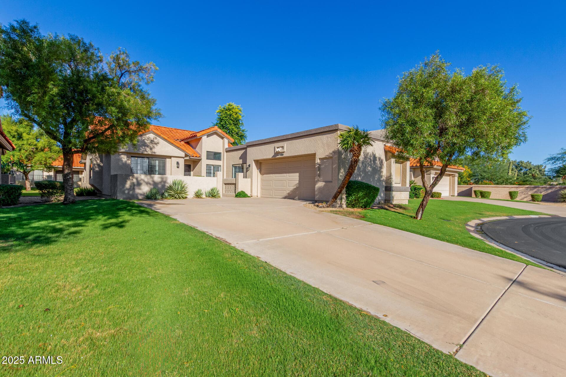 10586 E Cinnabar Ave — photo 2