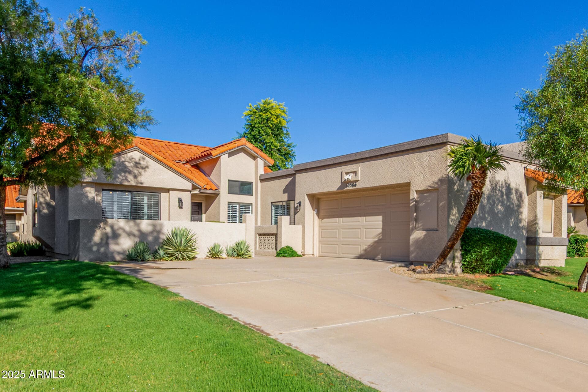 10586 E Cinnabar Ave — photo 1