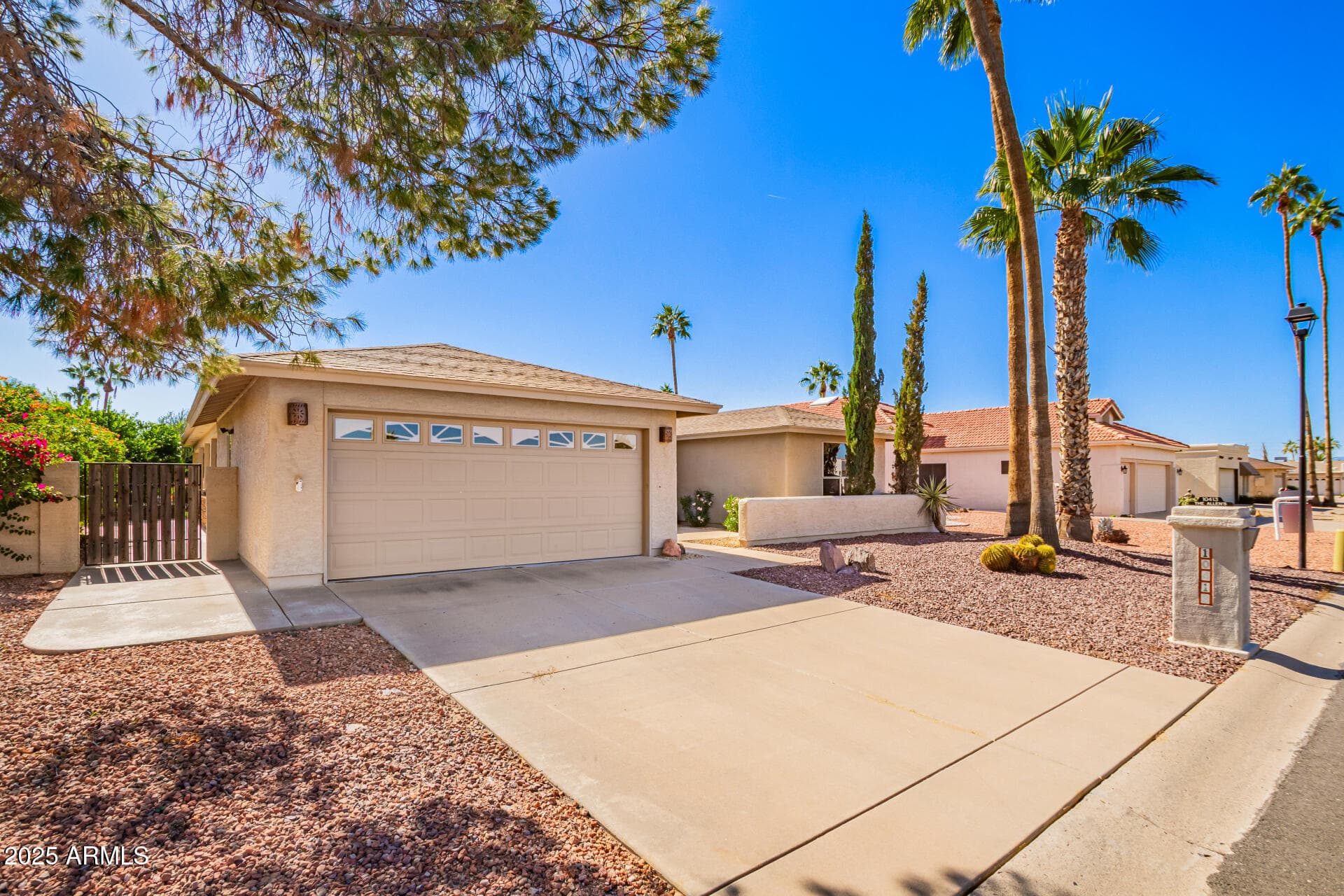 10413 E Silvertree Dr — photo 2