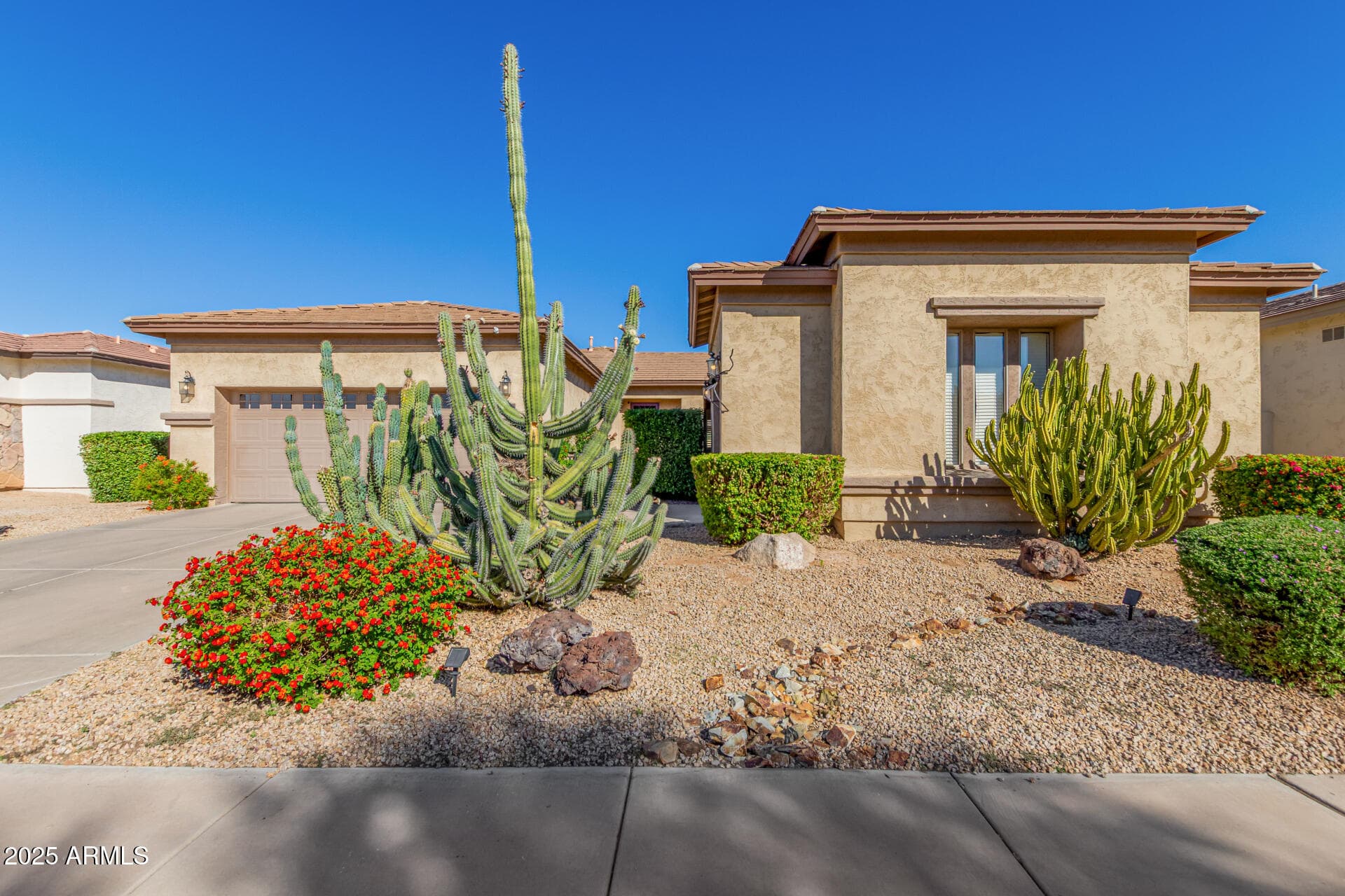 3084 E Capricorn Way — photo 1