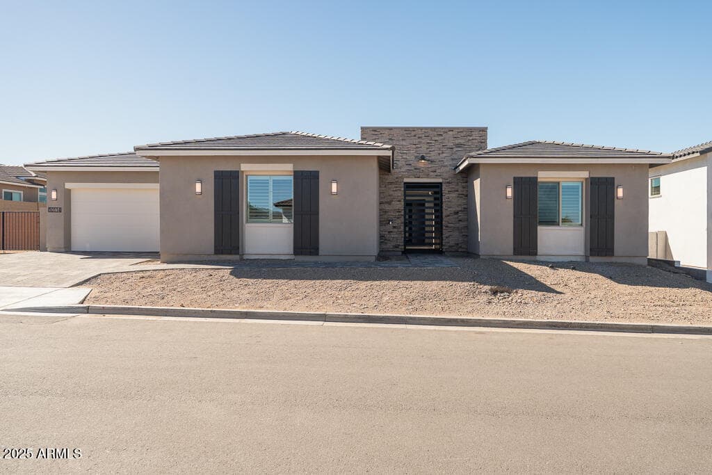 10114 S 38th Ln — photo 1