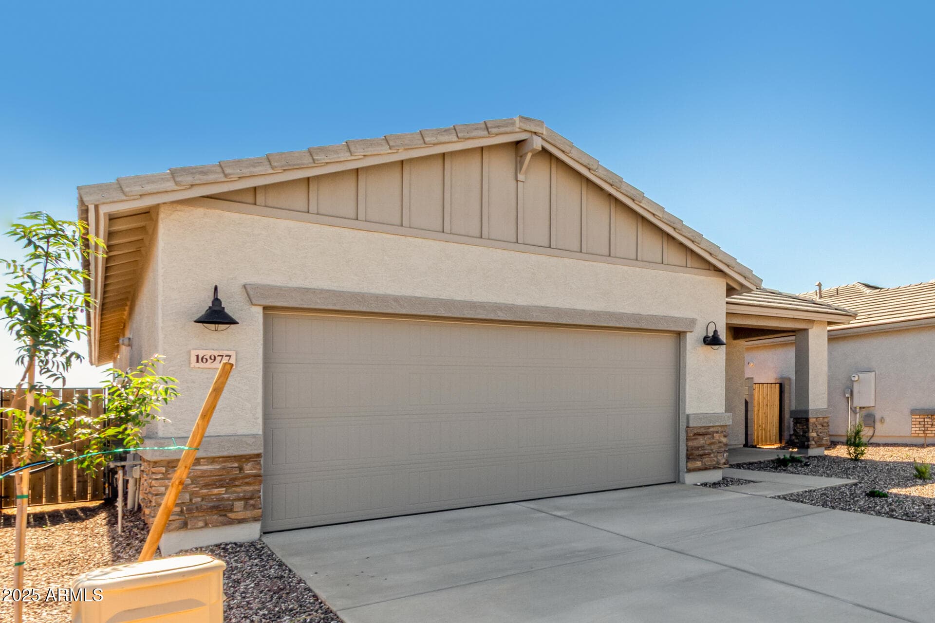 16977 W Spur Dr — photo 2