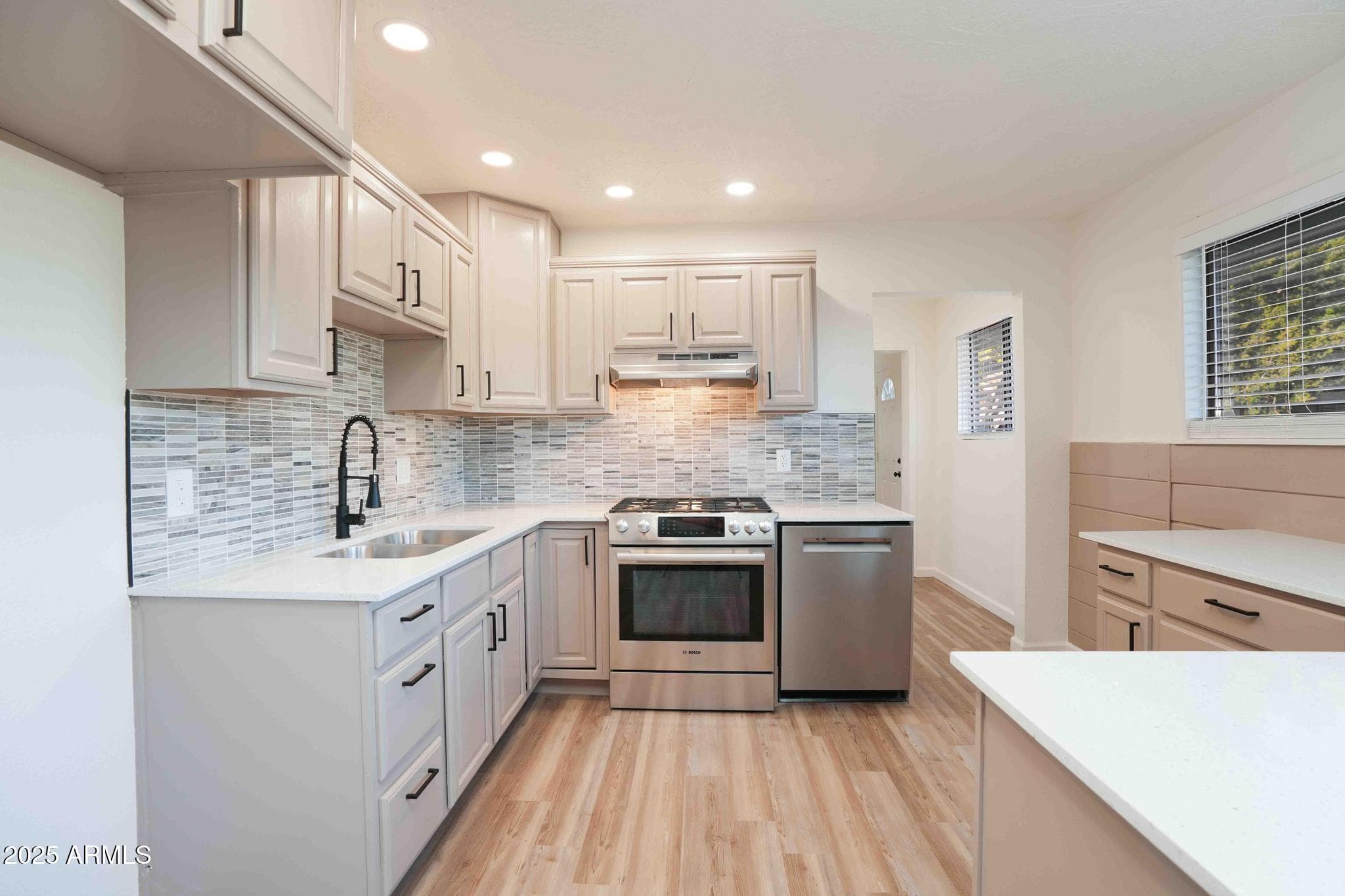 2694 S Cliff View Dr — photo 2