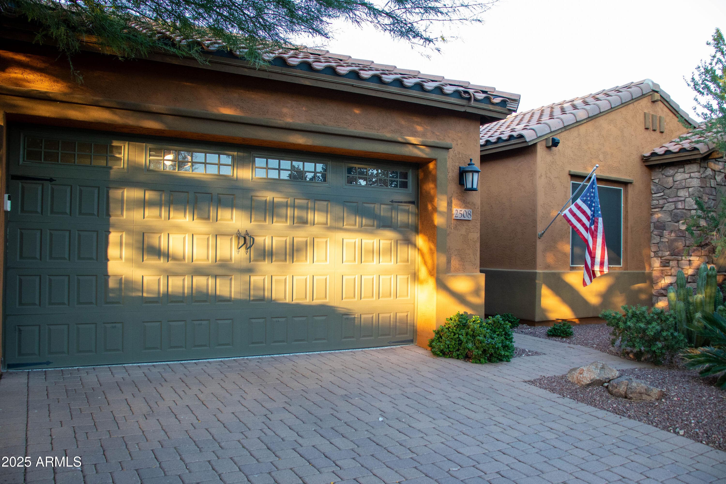 2508 W Desert Marigold Dr — photo 2