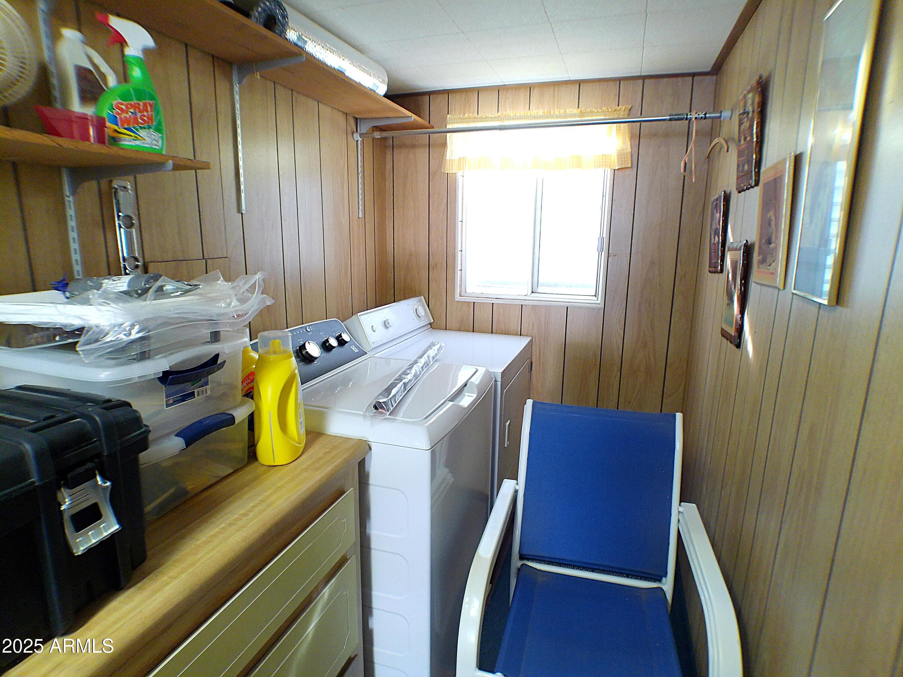 129 E Donna Dr — photo 34