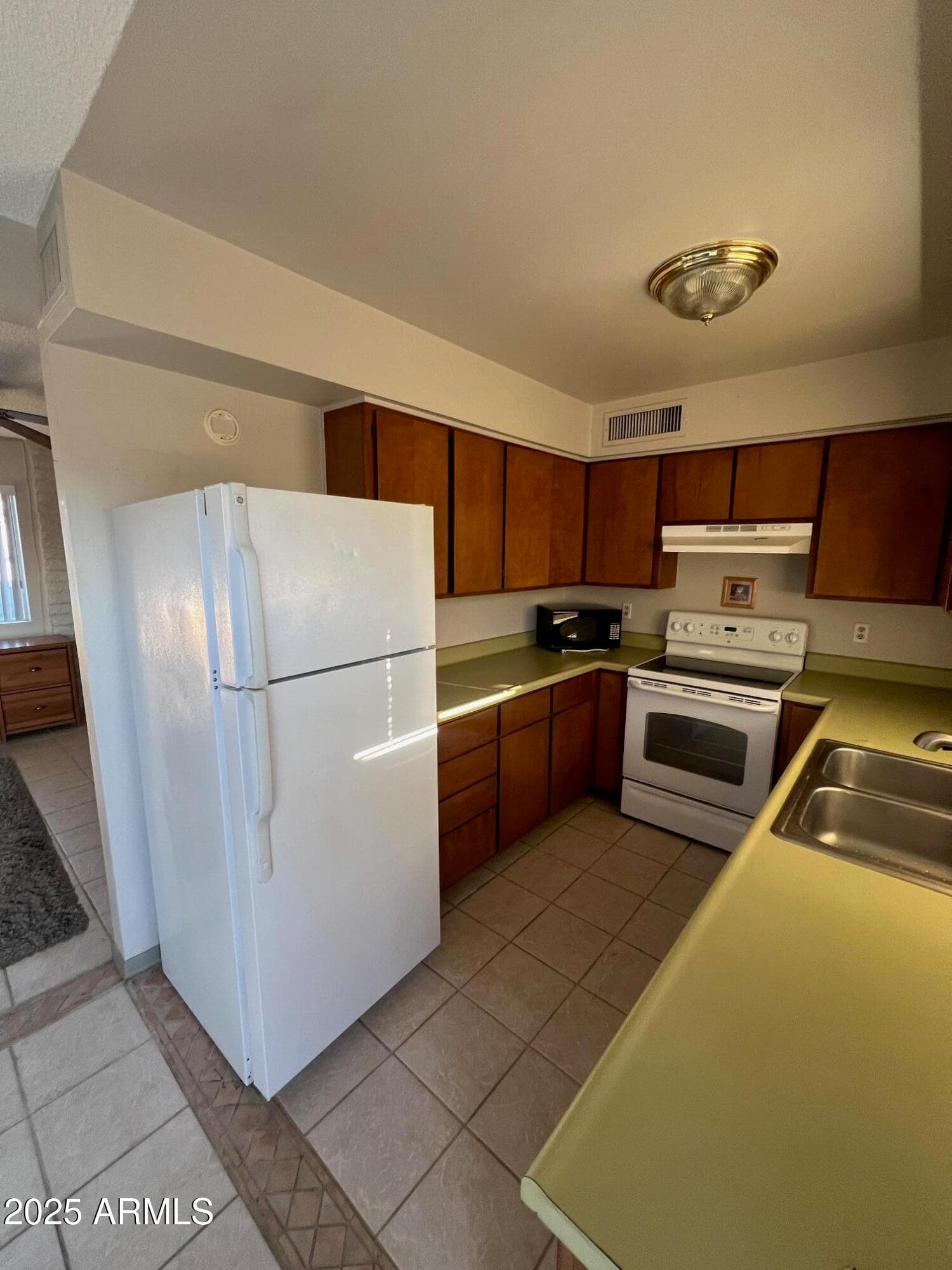 5518 E Lindstrom Ln B6 — photo 2