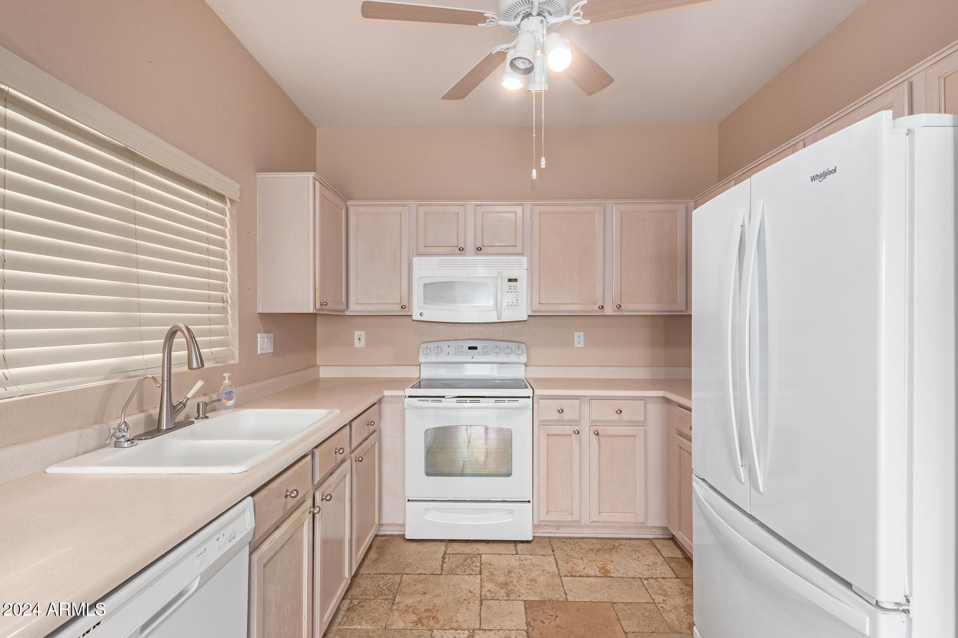 15324 W Arzon Way — photo 2