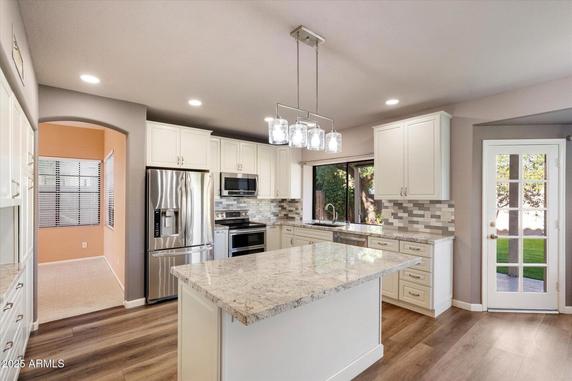 1214 W Iris Dr — photo 1