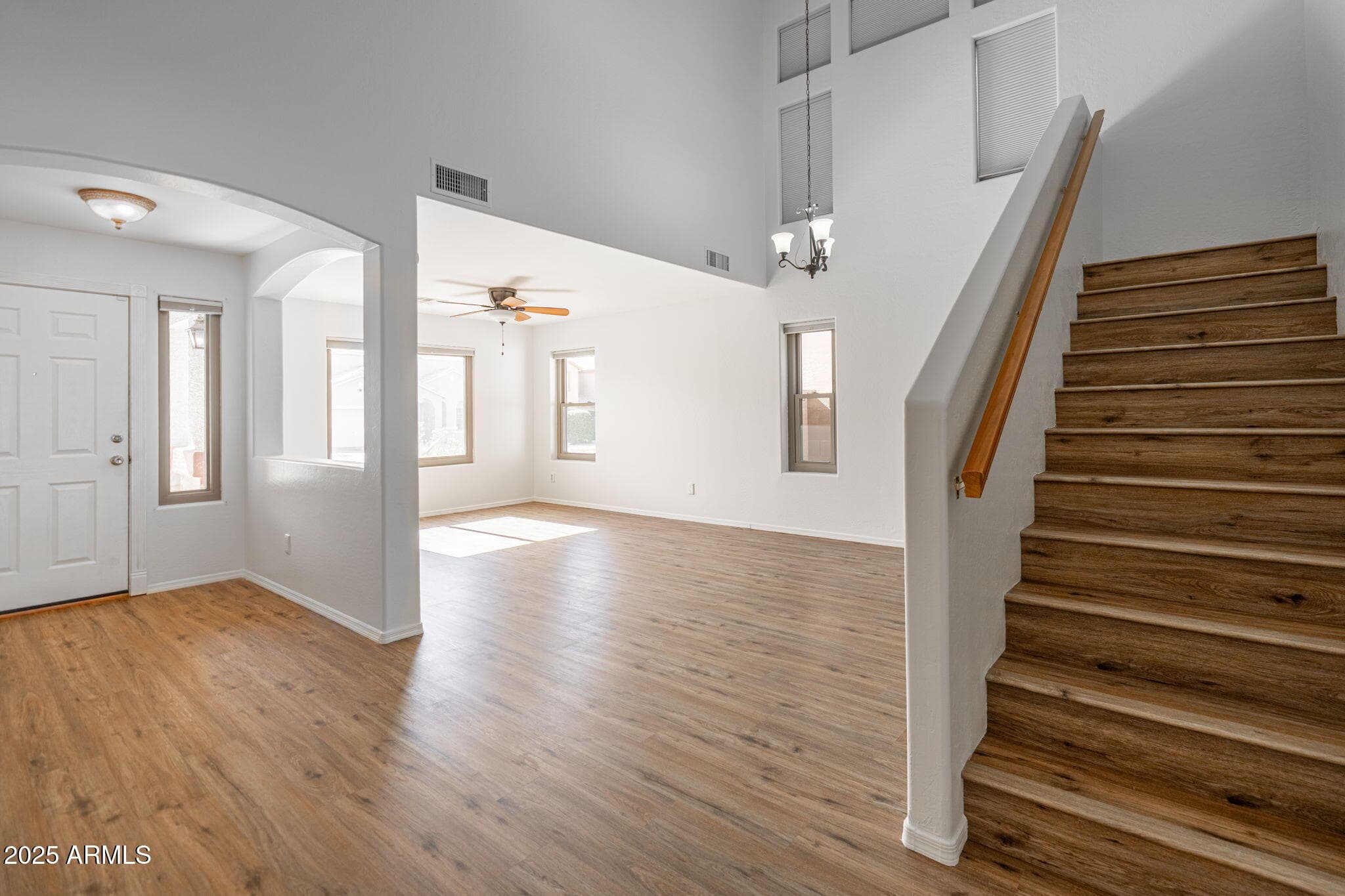 1732 E Magnum Rd — photo 2