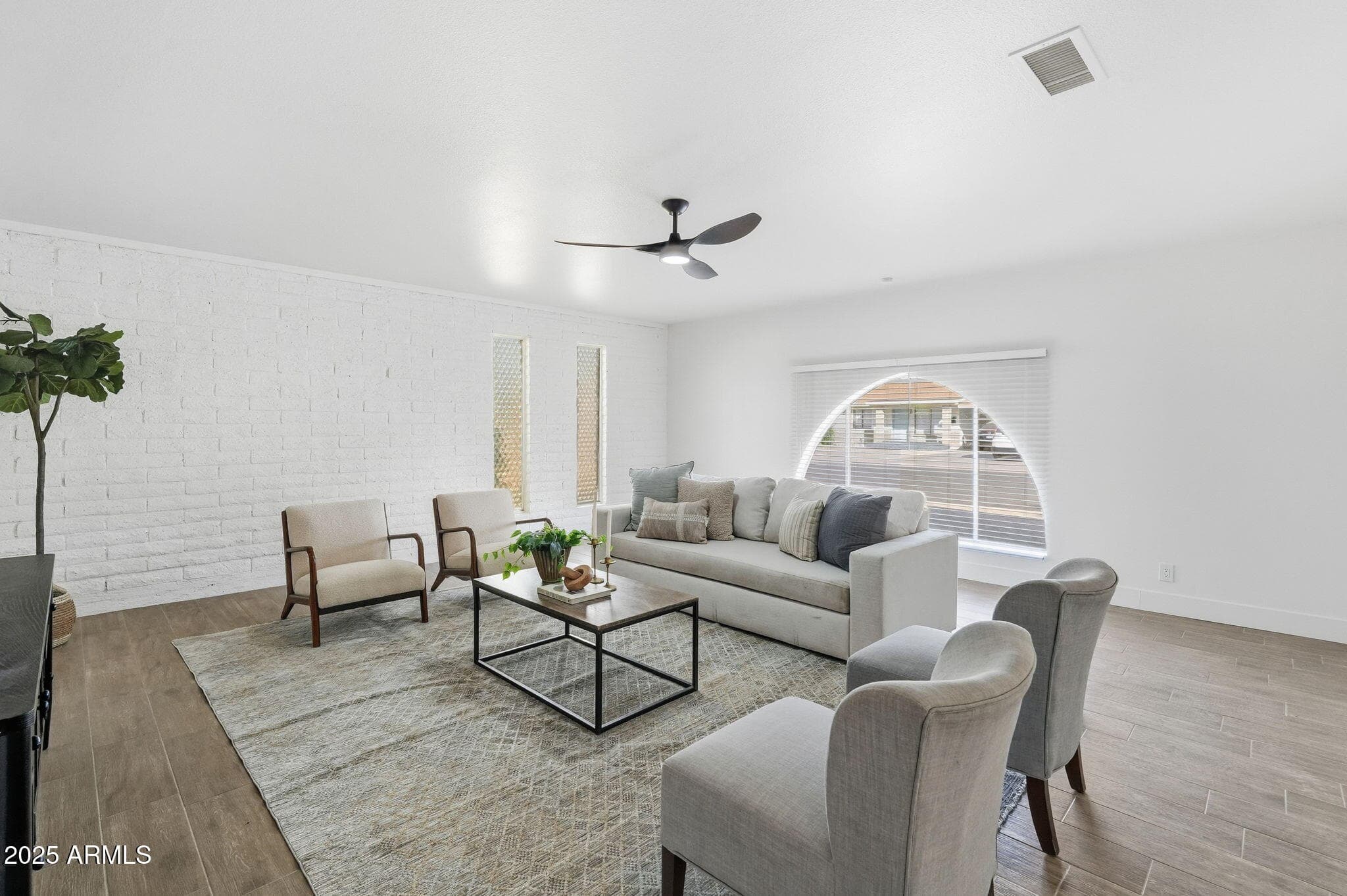 403 W Gail Dr — photo 2
