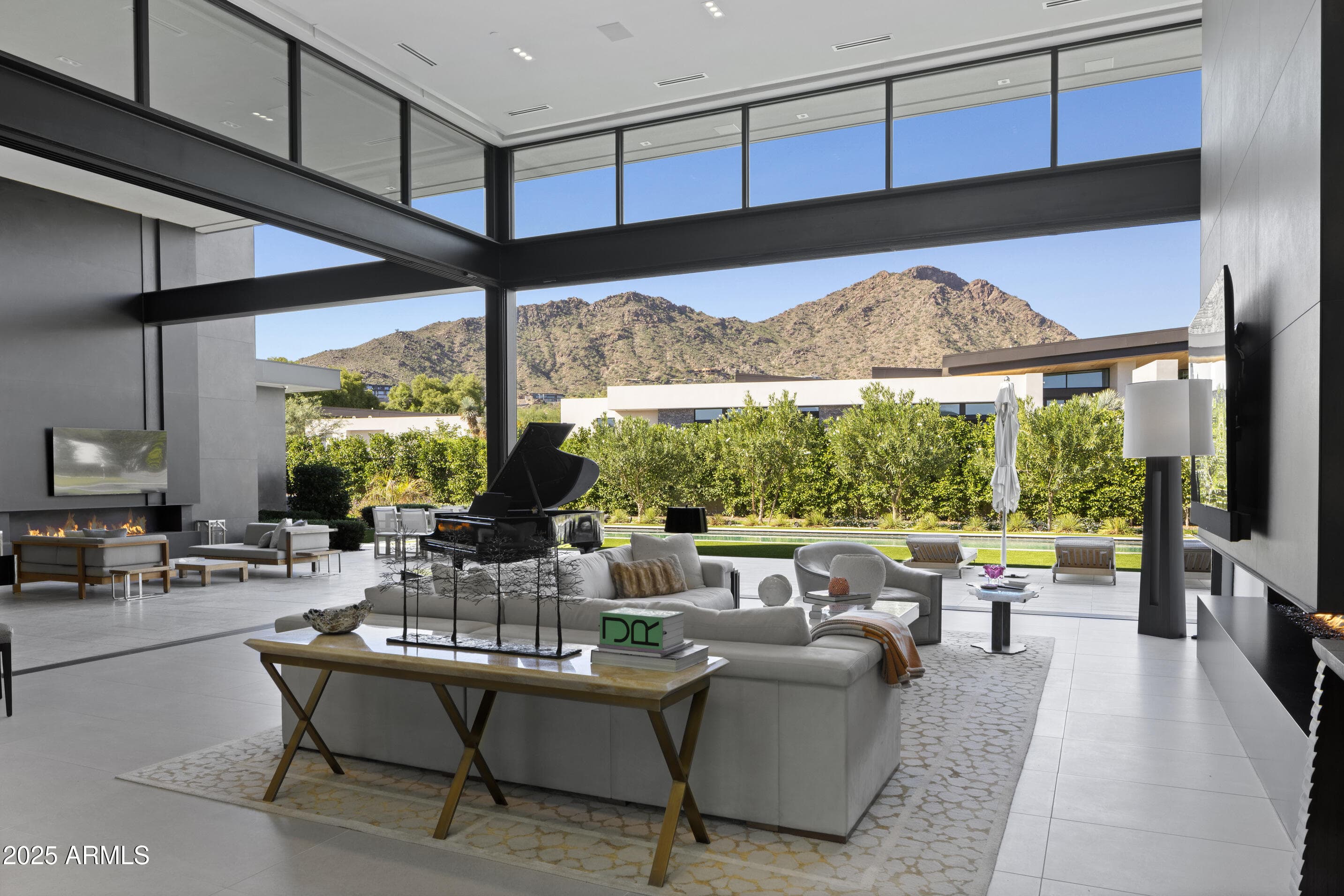 6427 E Luke Ave — photo 2