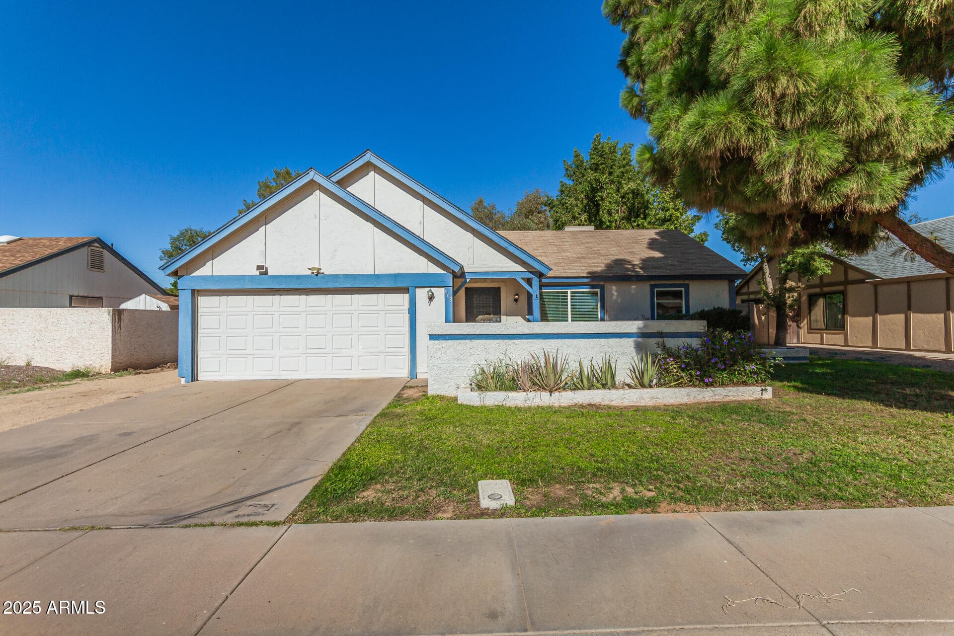 668 E Estrella Dr — photo 1