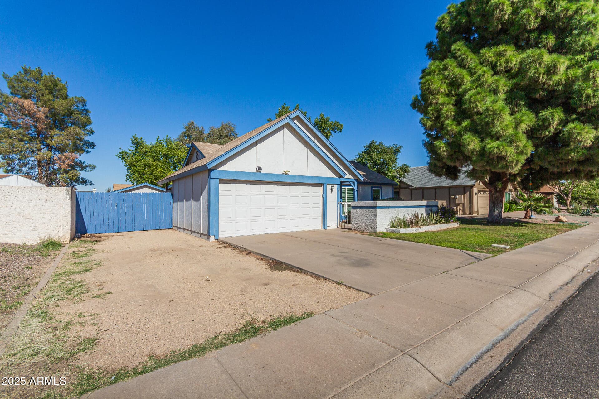 668 E Estrella Dr — photo 2