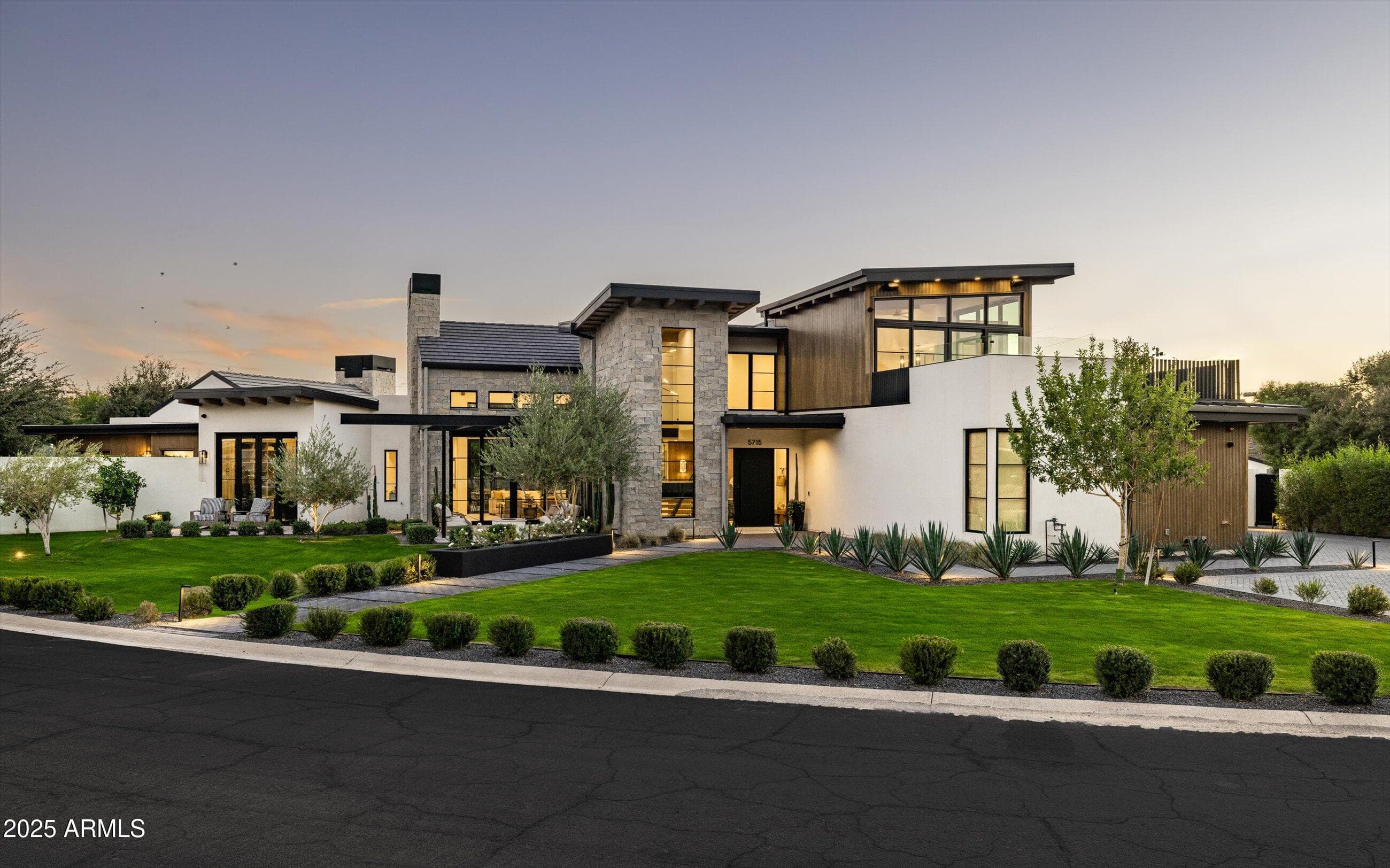 5715 E Monterosa St — photo 1
