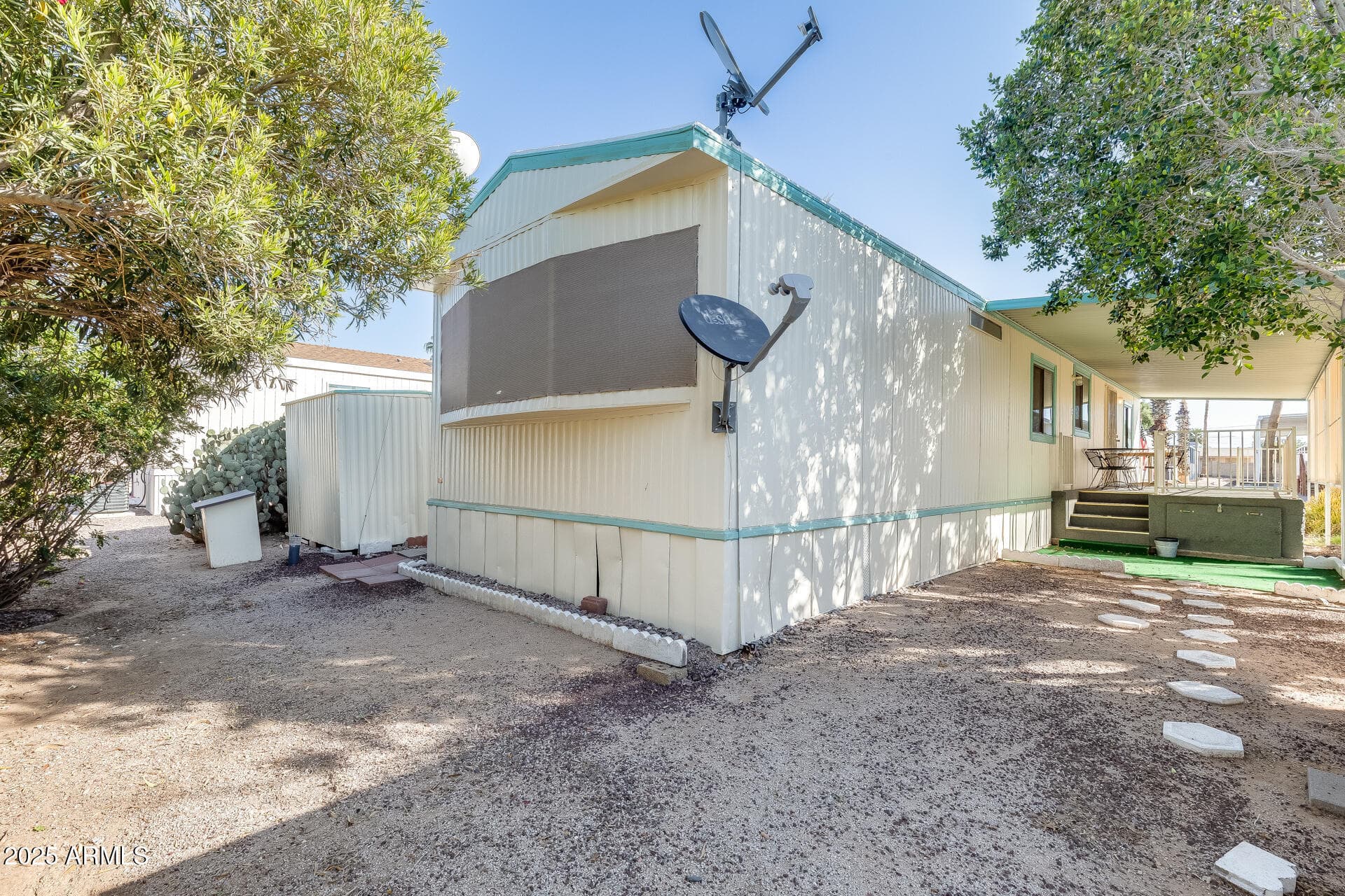 9427 E UNIVERSITY DR - See more photos