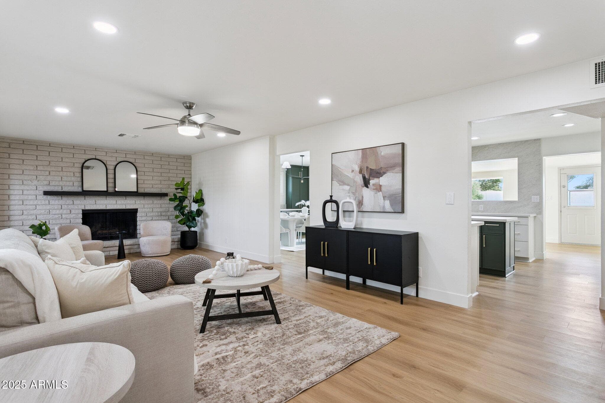 7827 E Moreland St — photo 2