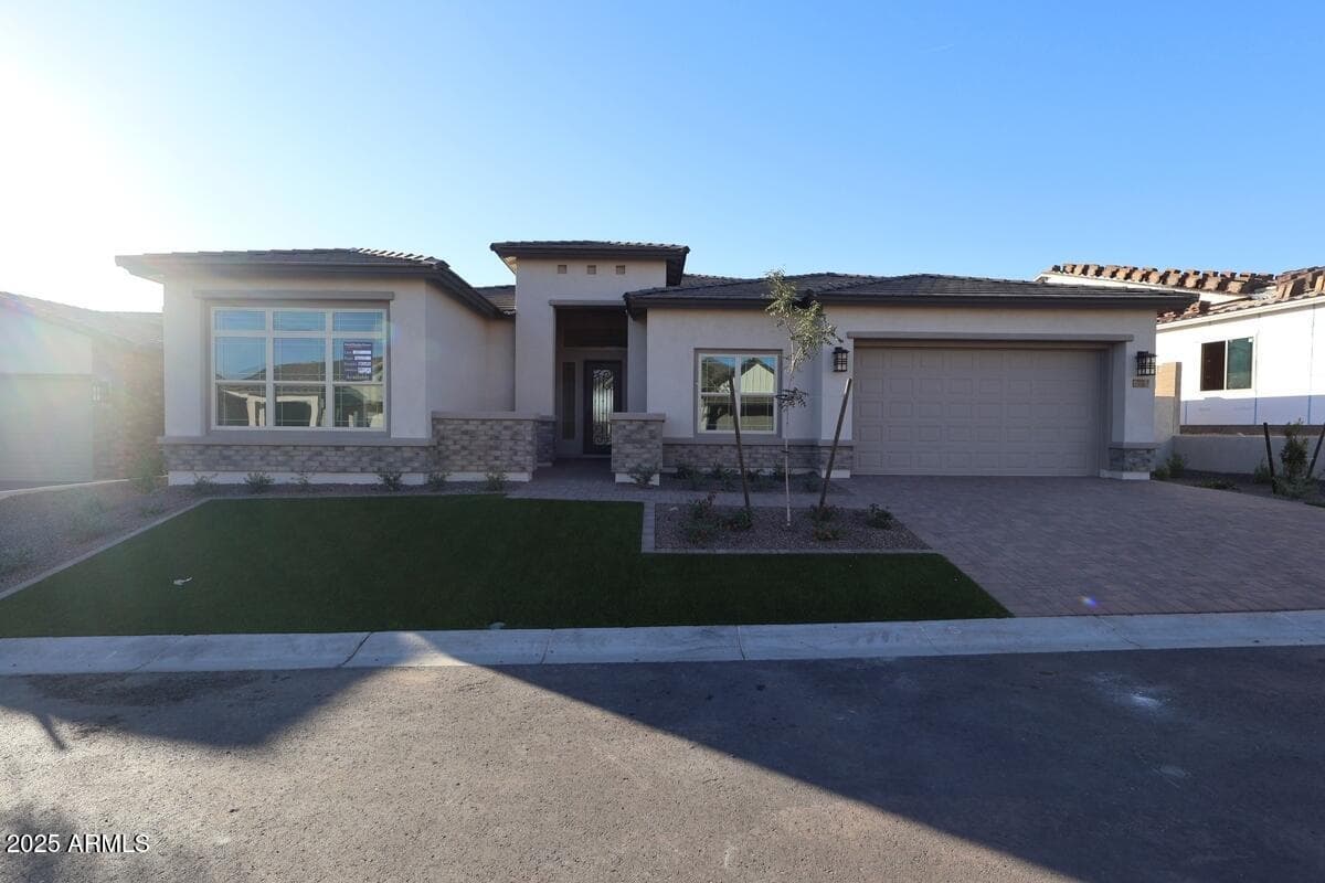 20657 W BERRIDGE LN - Photo 1