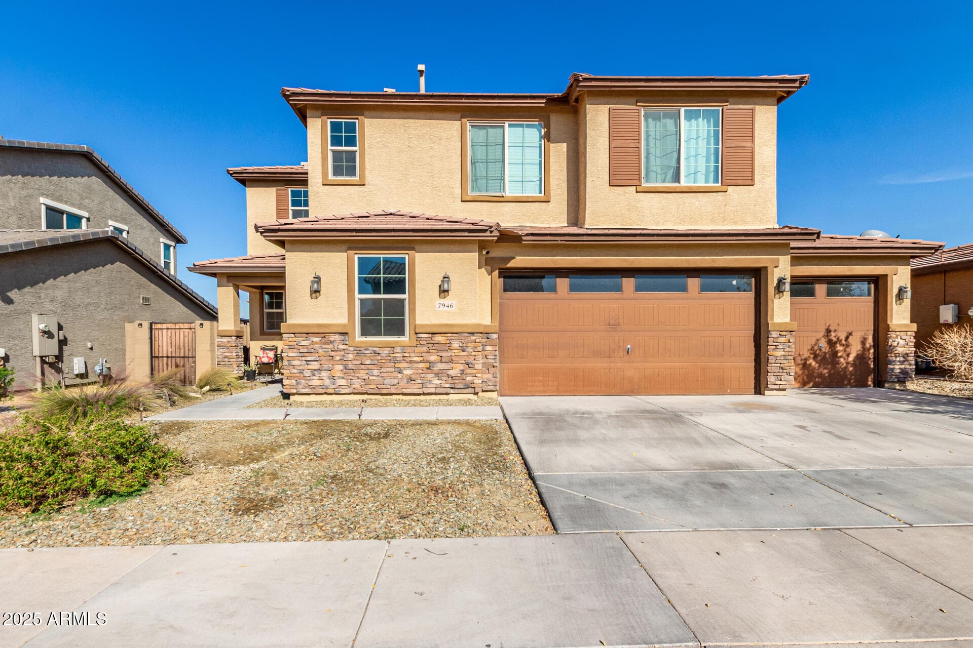 7946 W Encinas Ln — photo 2