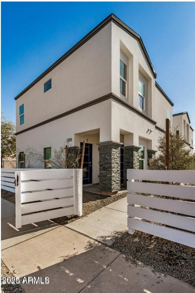 1305 E Madison St — photo 1