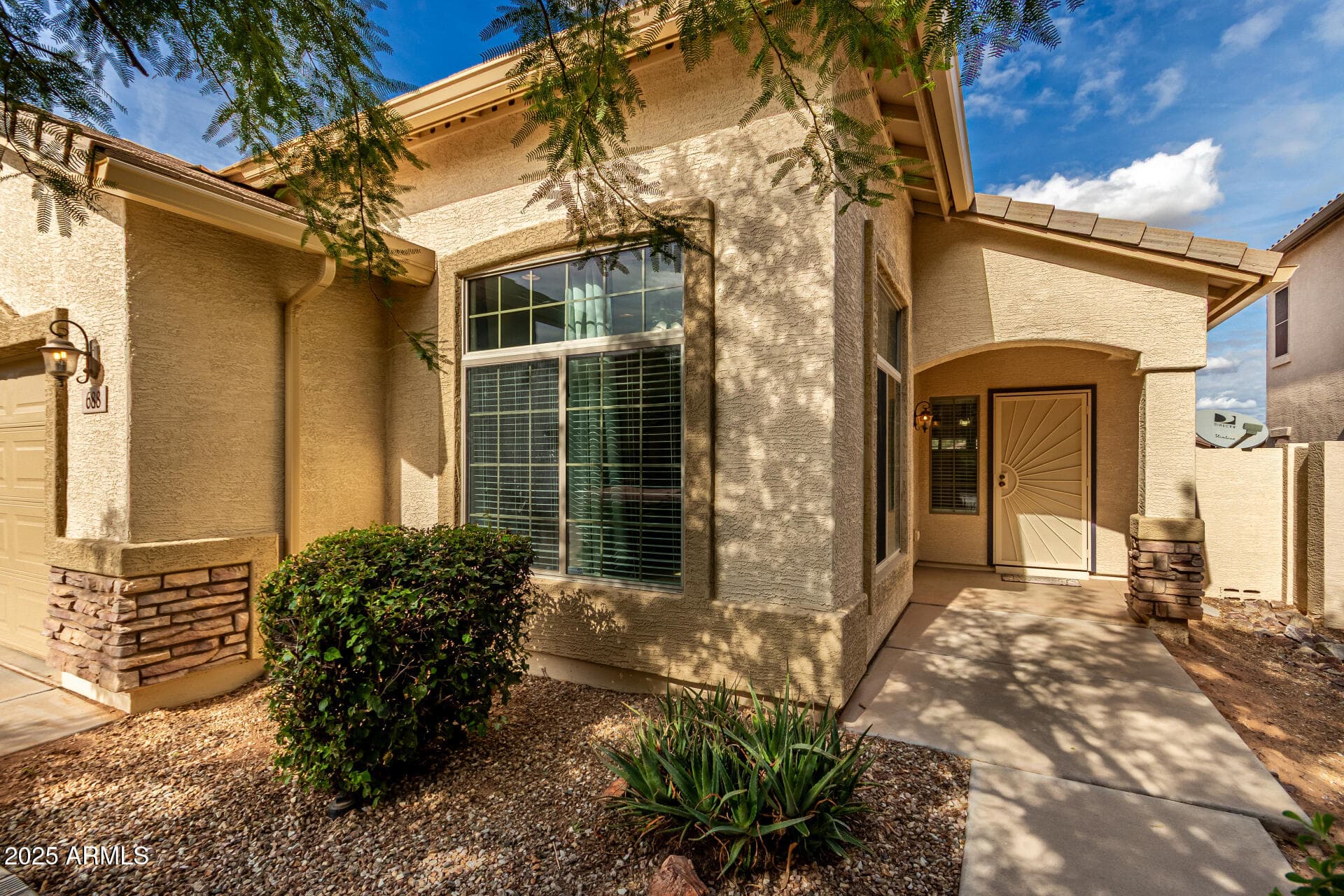 688 W Green Tree Dr — photo 2