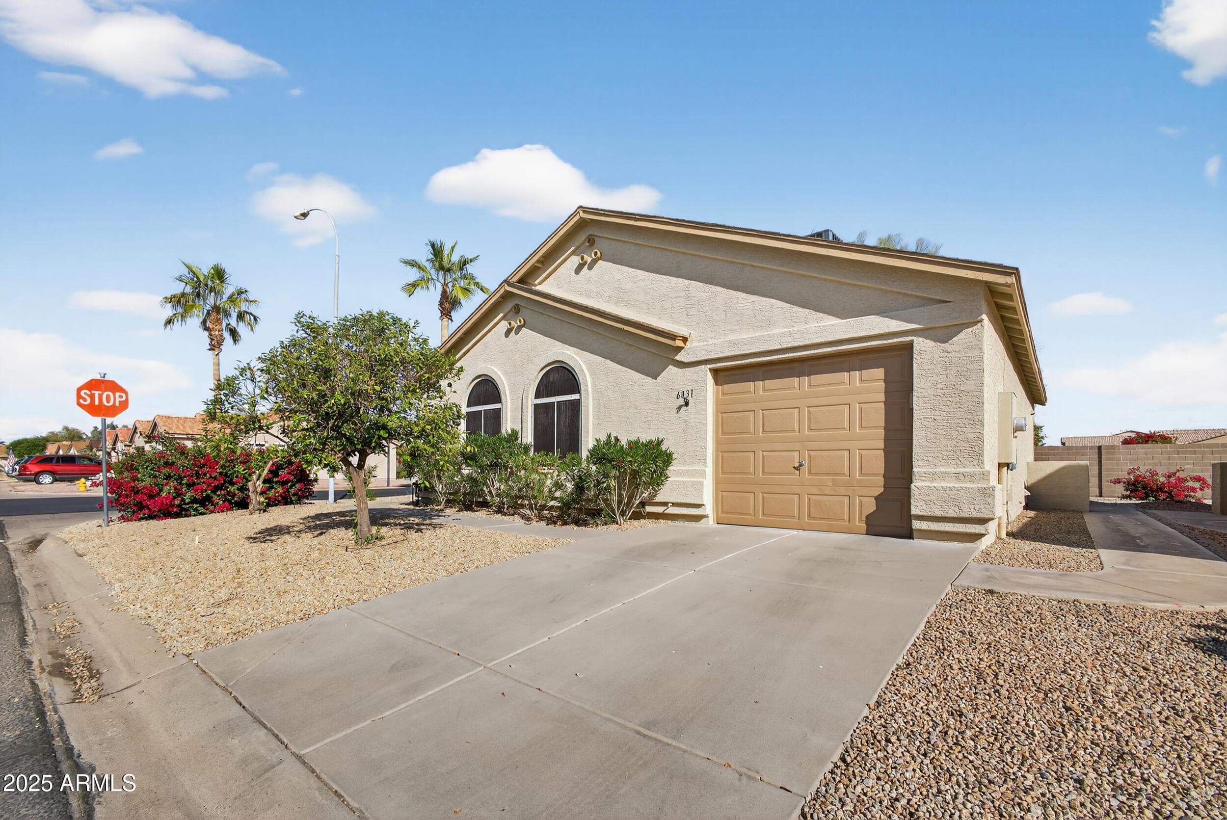 6831 S Oakmont Dr — photo 2