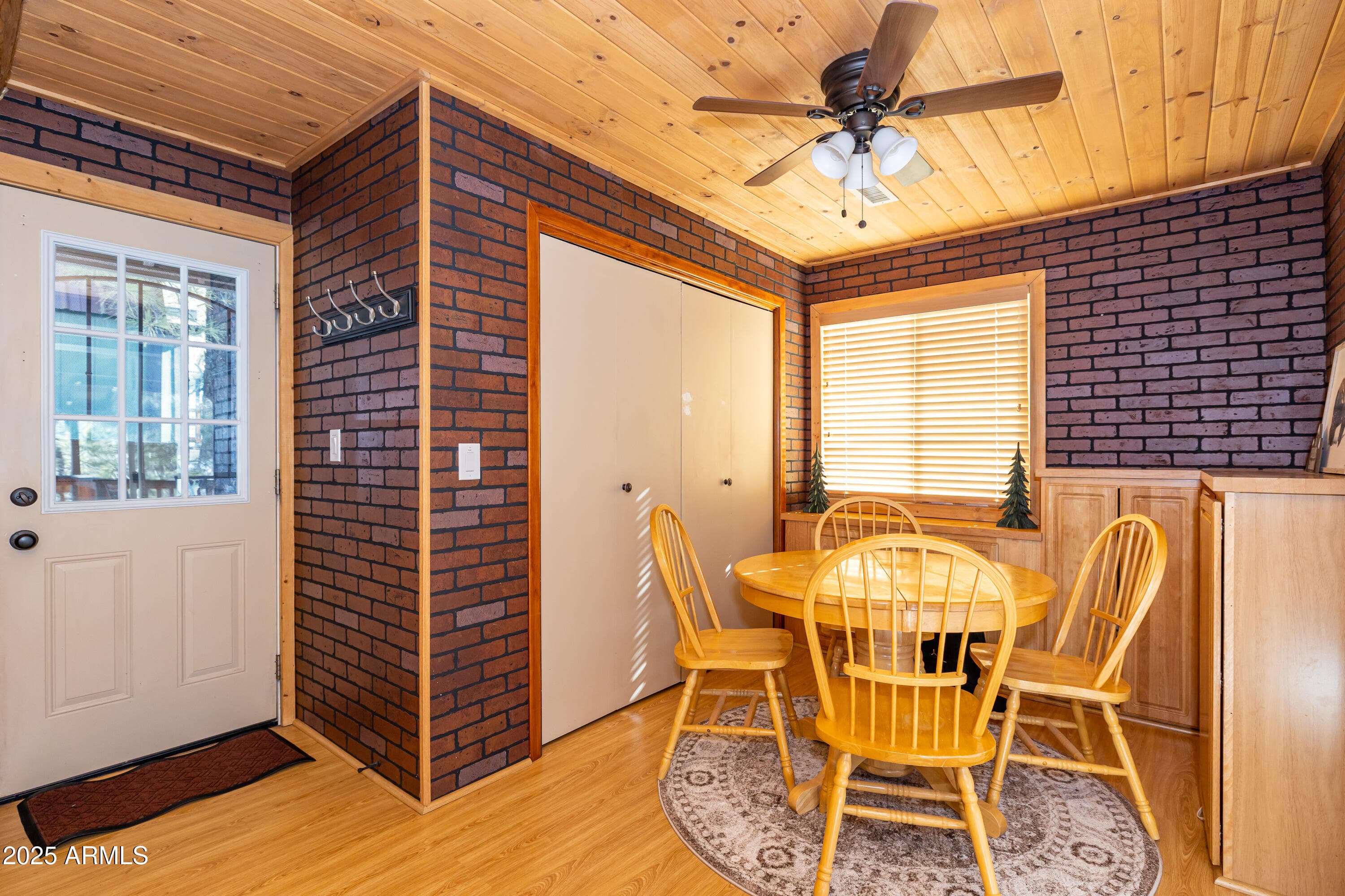 105 Hunter Pl — photo 2