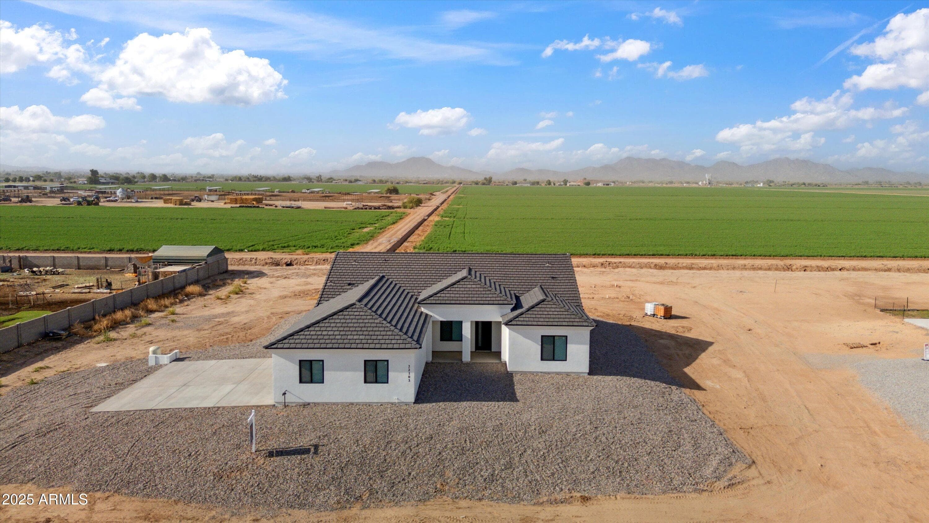 22103 W Harwell Rd — photo 1