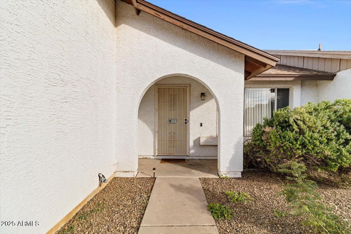 3004 W Irma Ln — photo 2