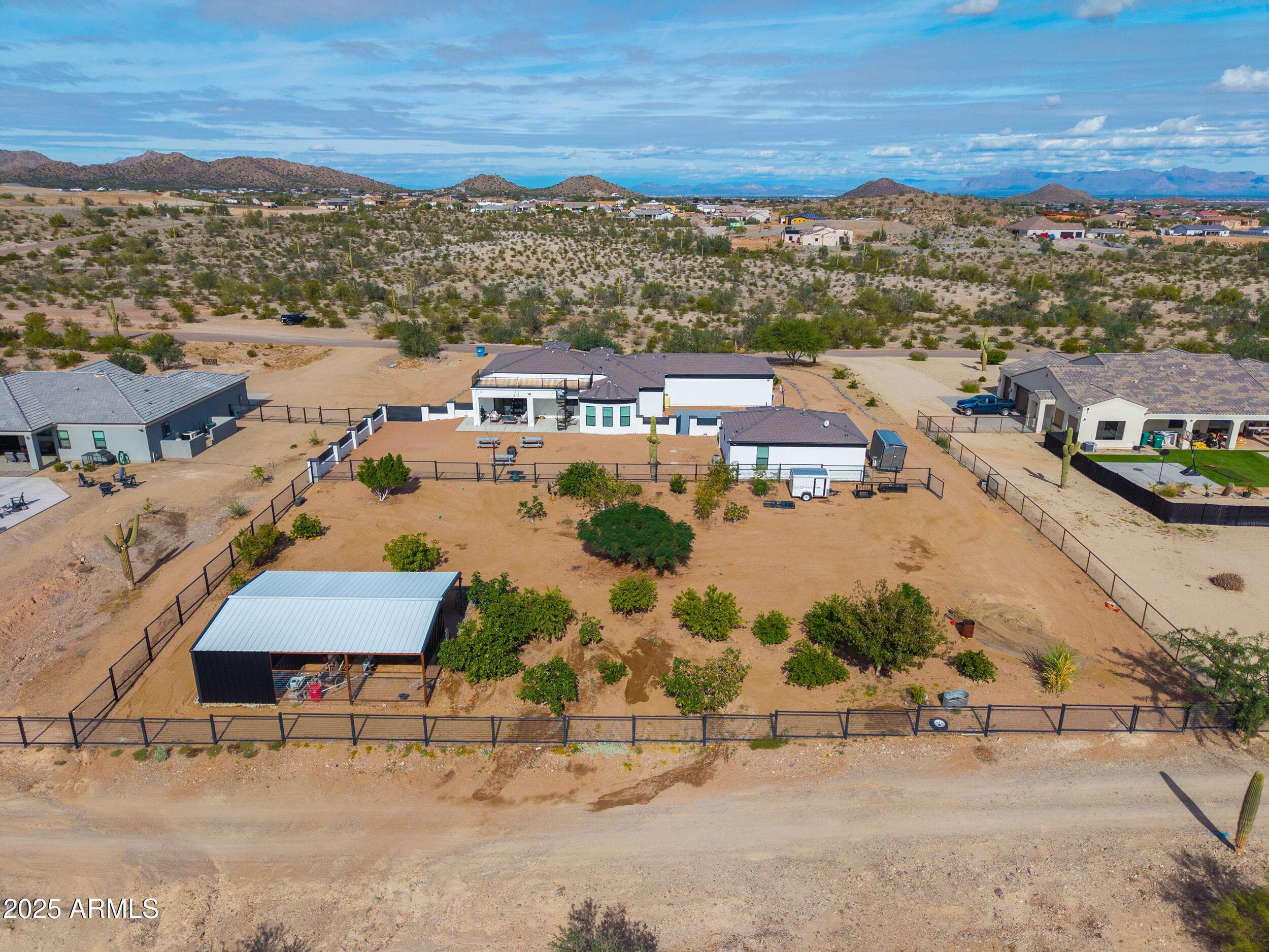 2529 W Magma Rd — photo 2