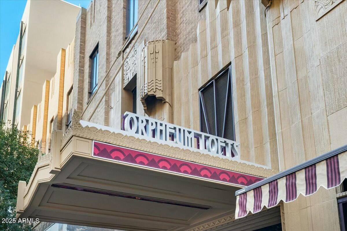114 W ADAMS ST - Photo 3