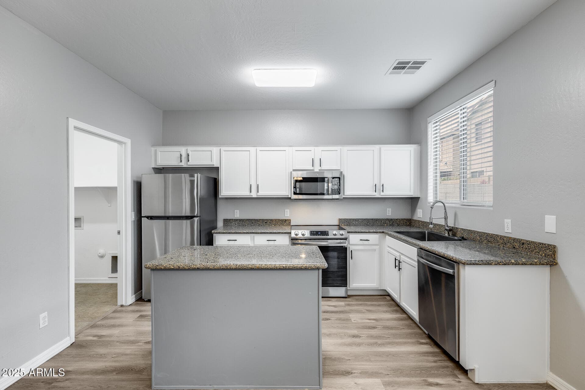 17602 W Mandalay Ln — photo 2