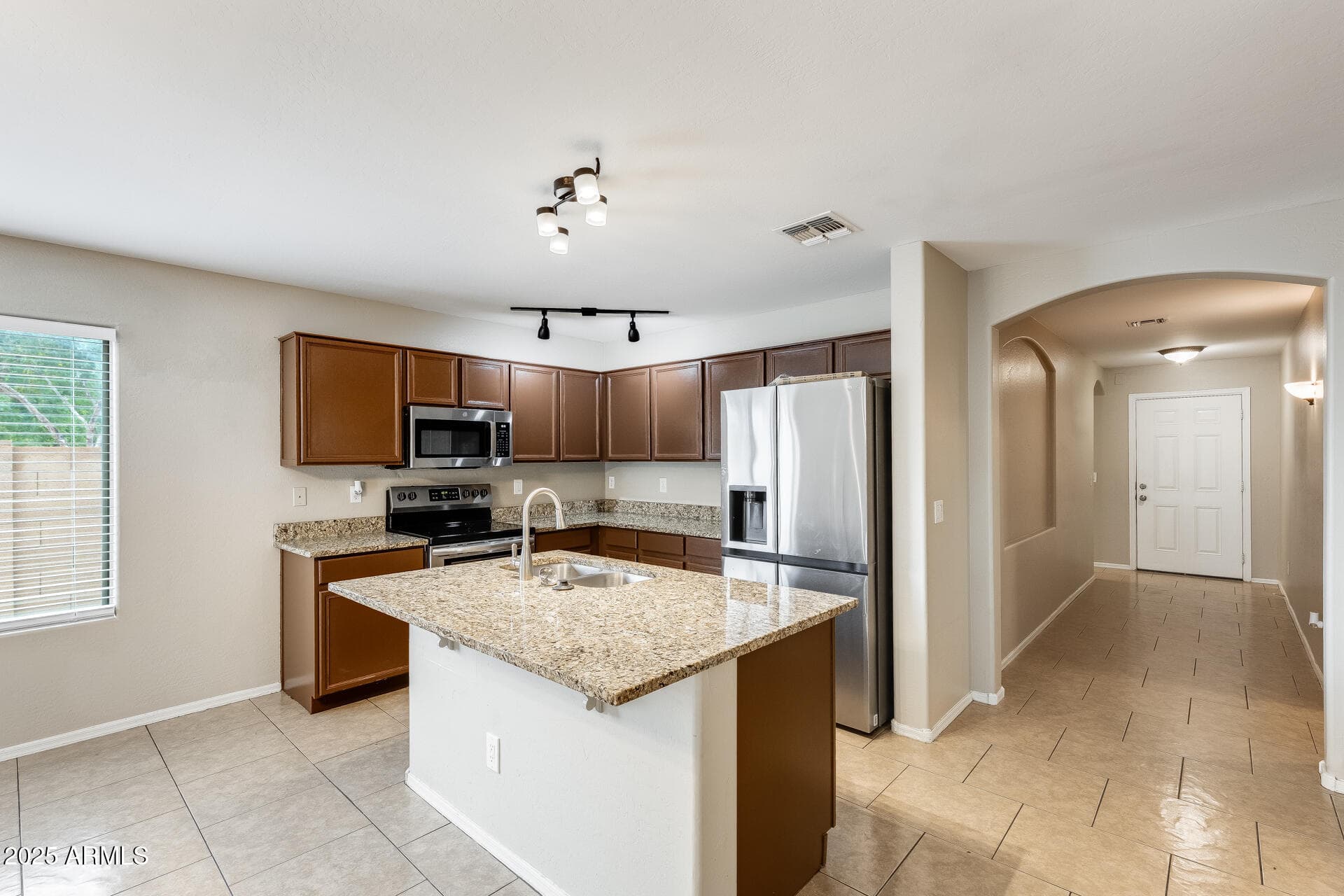 1824 W Lydia Ln — photo 2