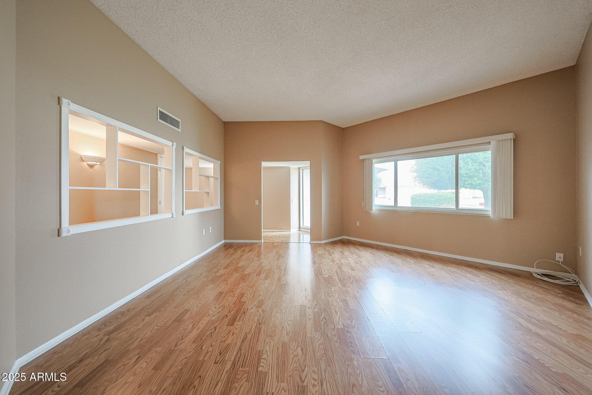 10433 W Hutton Dr — photo 2