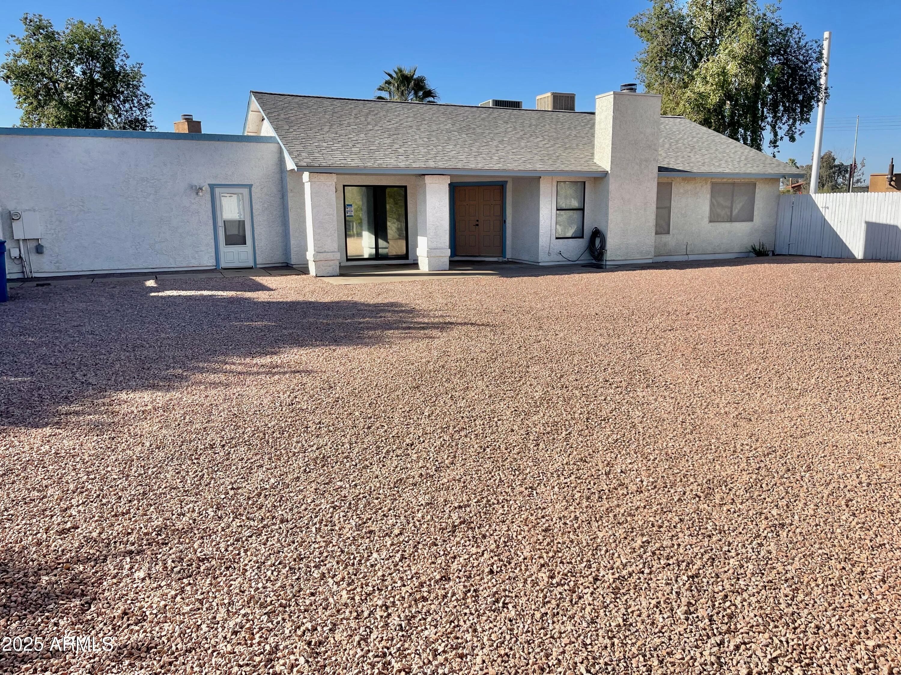 1714 N Pleasant Dr — photo 2