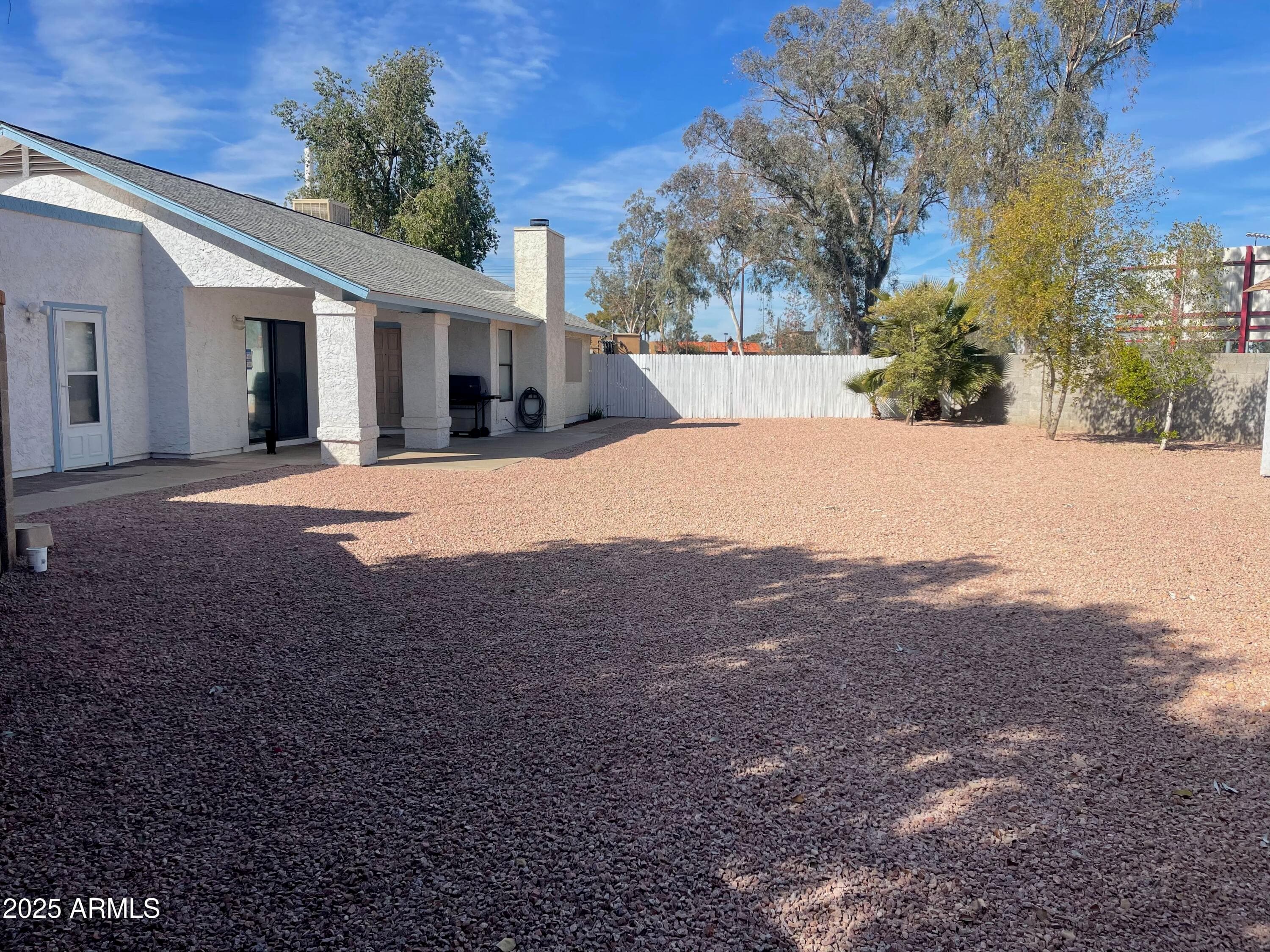 1714 N Pleasant Dr — photo 1