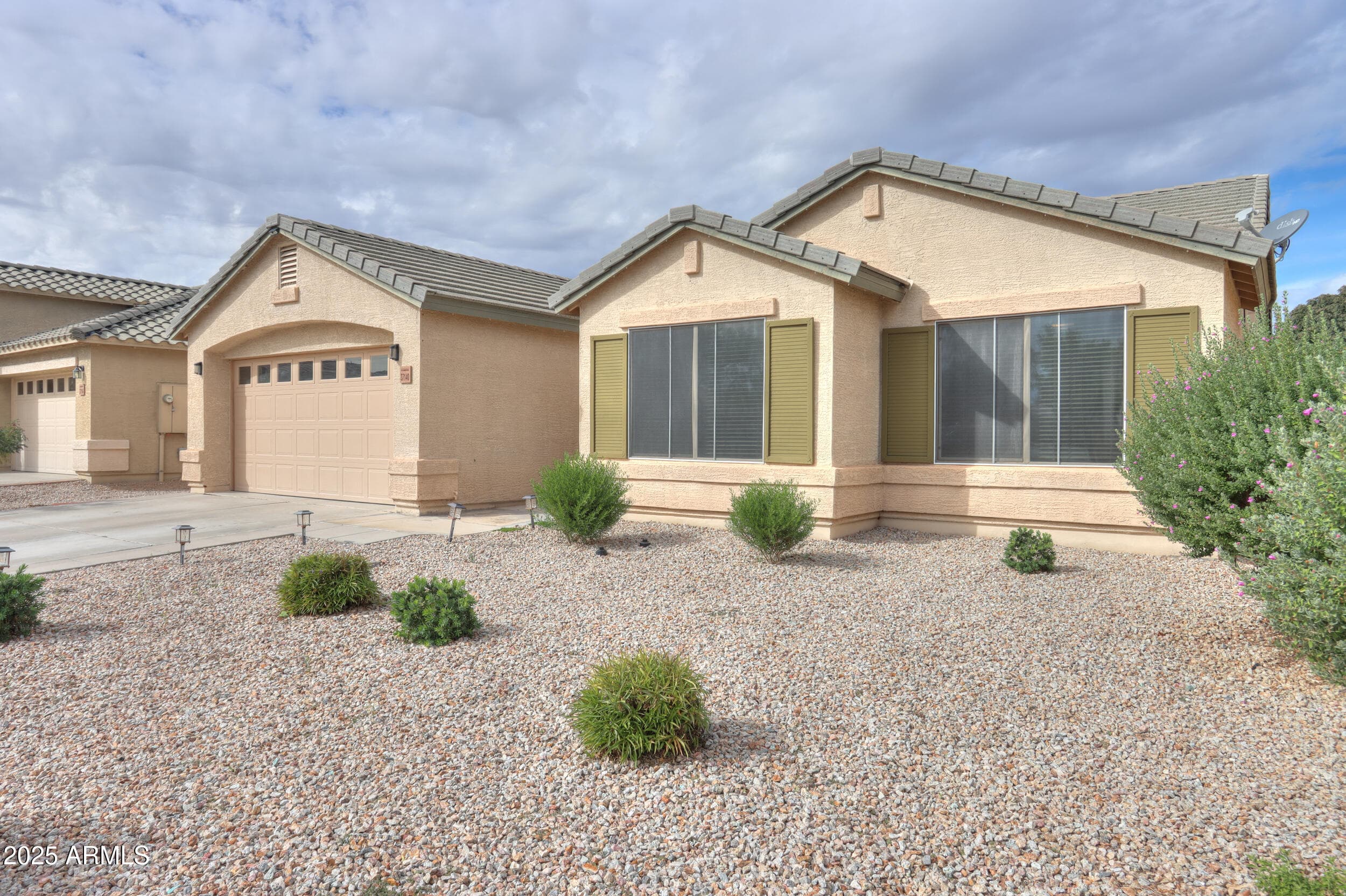 37140 W LEONESSA AVE - Photo 4