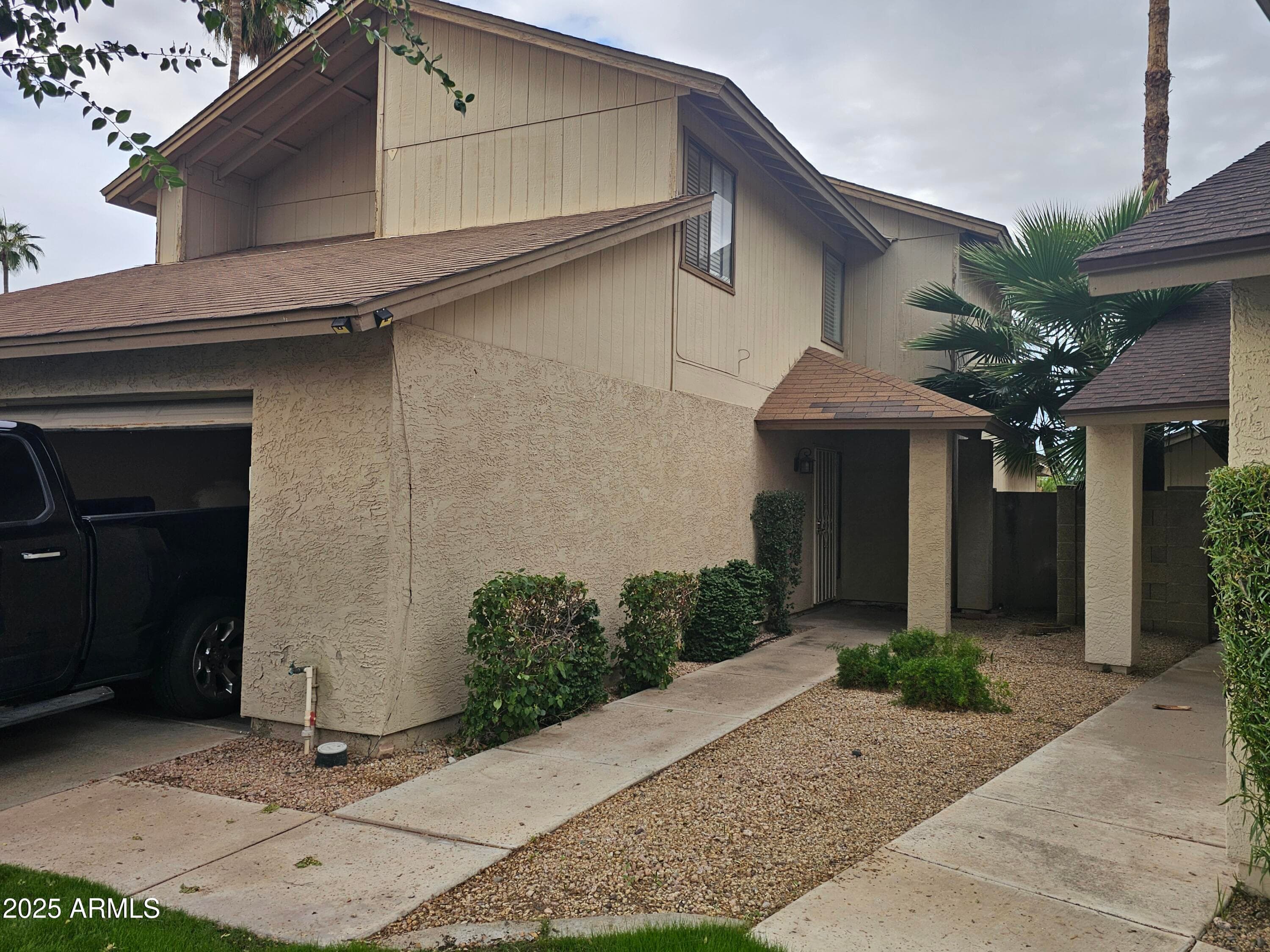 10032 W Sells Dr — photo 2