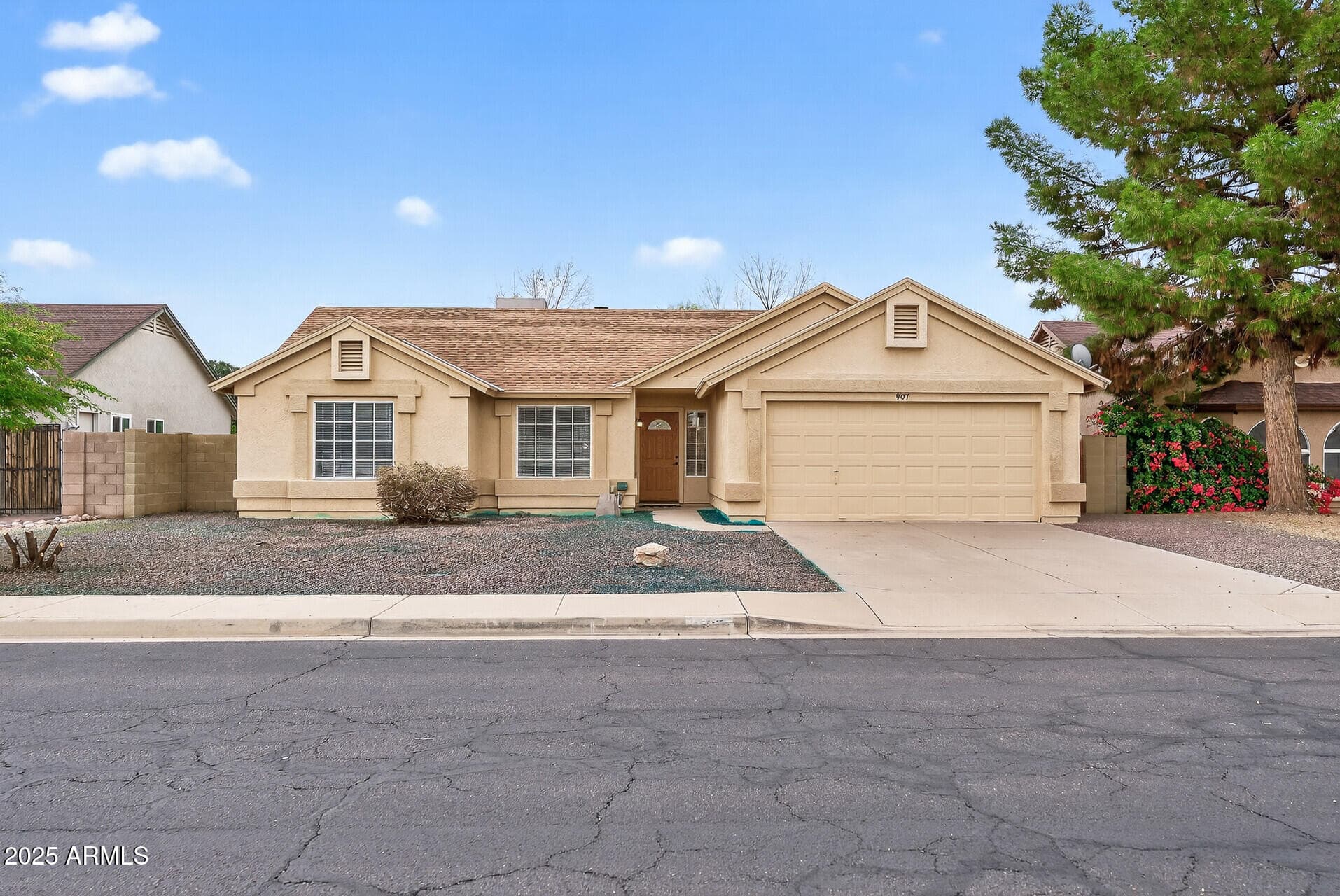 907 N Falcon Dr — photo 1