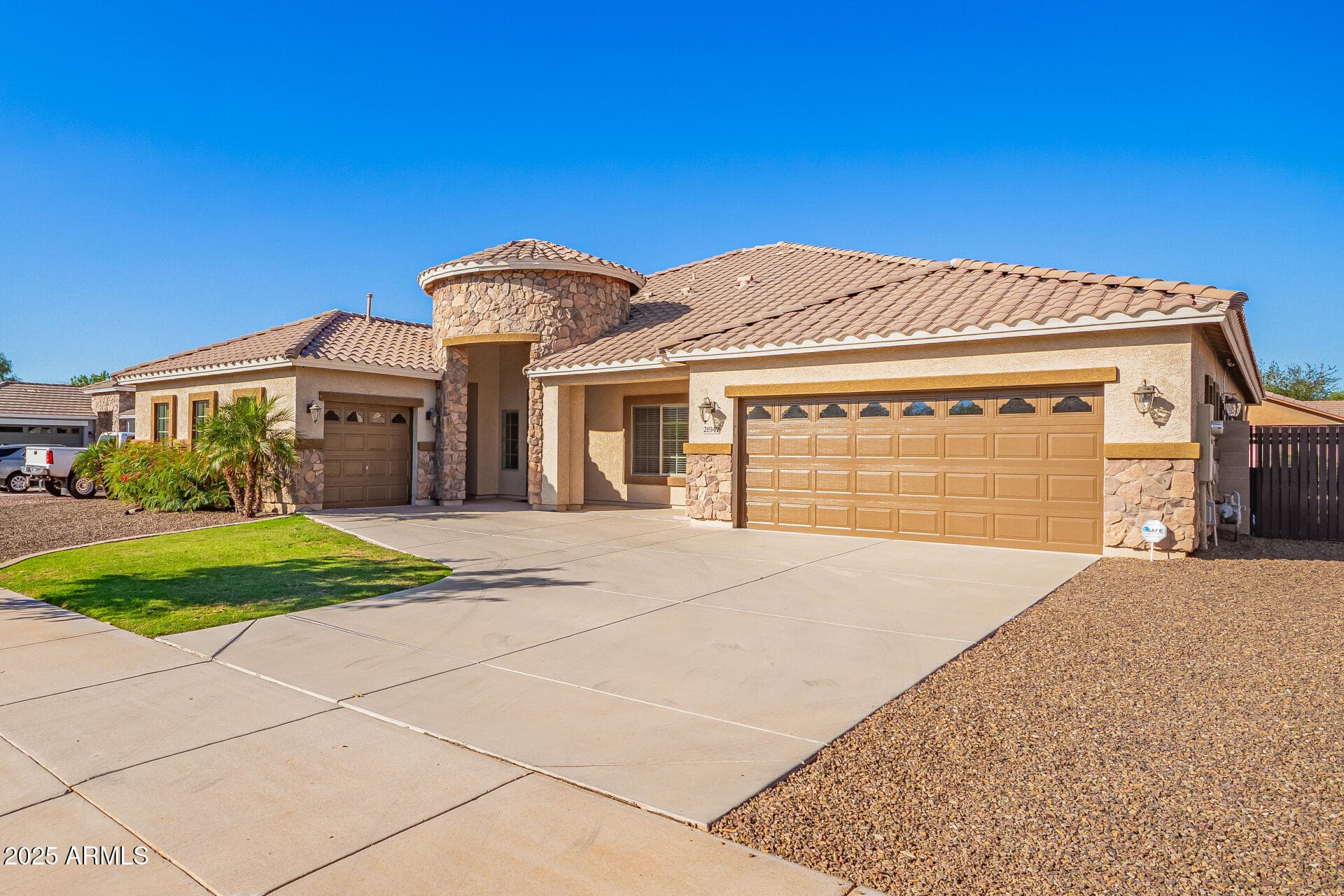21942 E Rosa Rd — photo 1