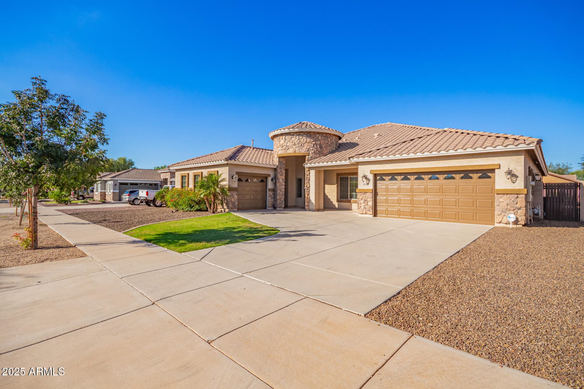21942 E Rosa Rd — photo 2