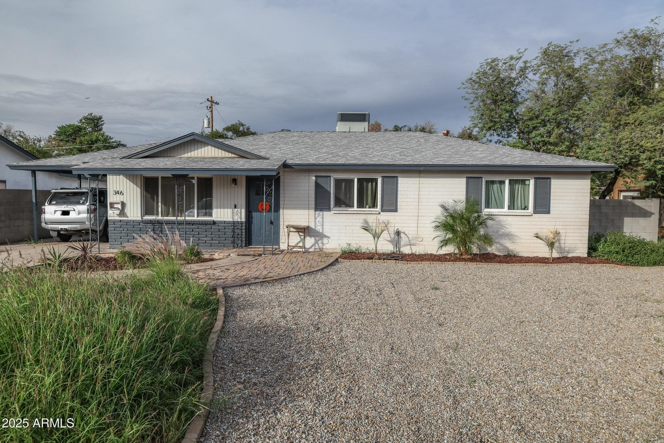 346 E Broadway Ln — photo 1