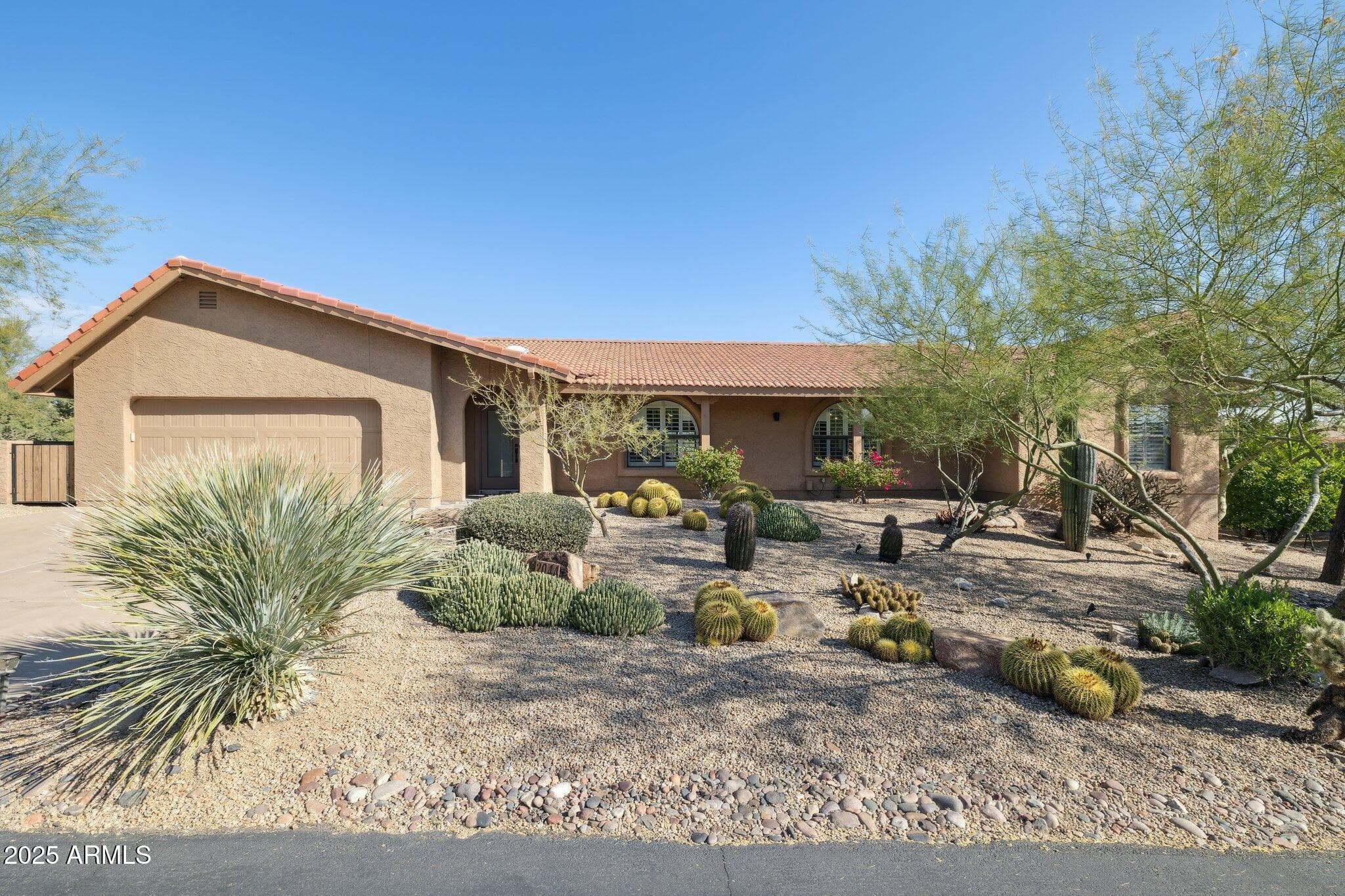 2044 E Smoketree Dr — photo 1